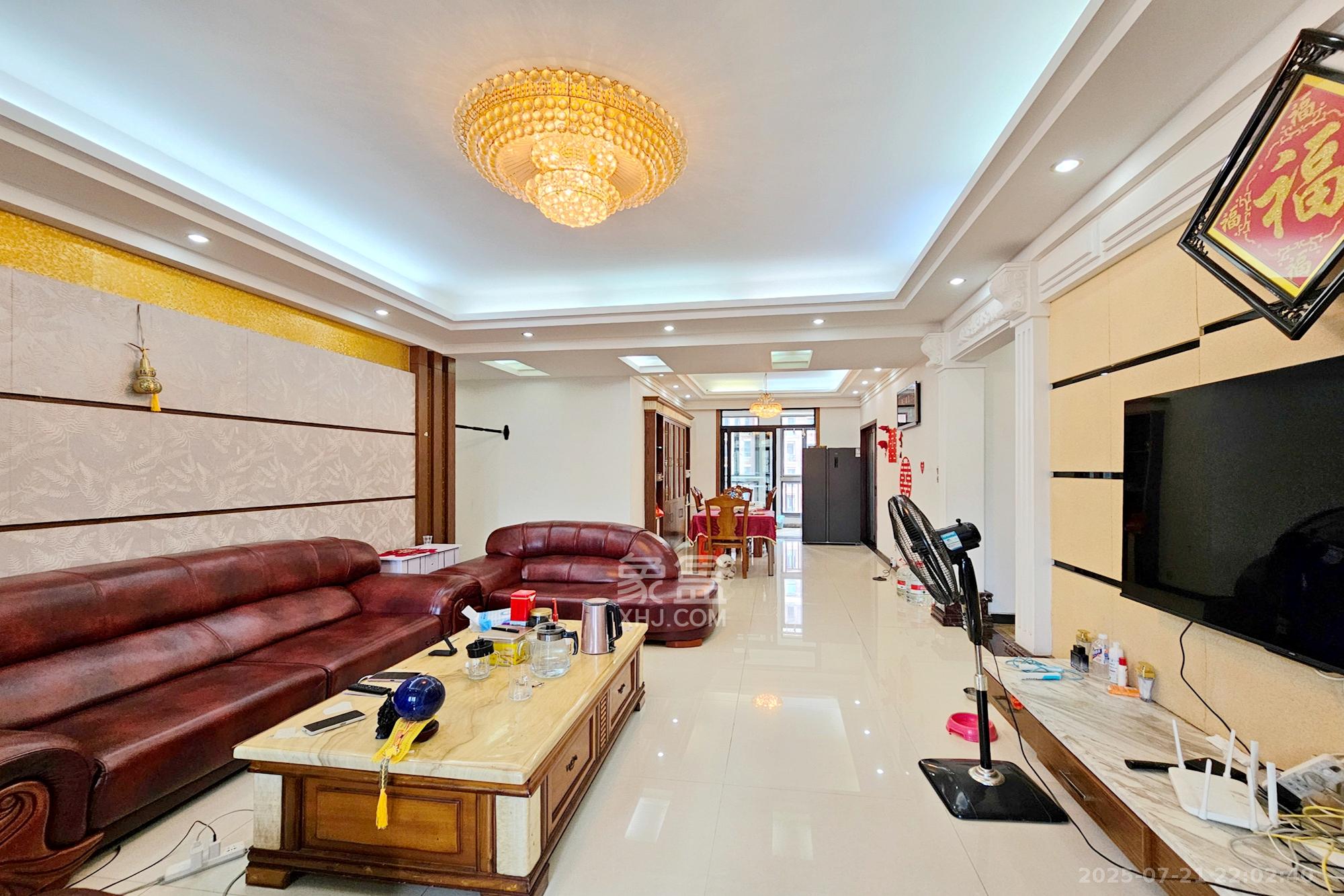 中隆国际御玺  4室2厅1卫    245.0万客厅