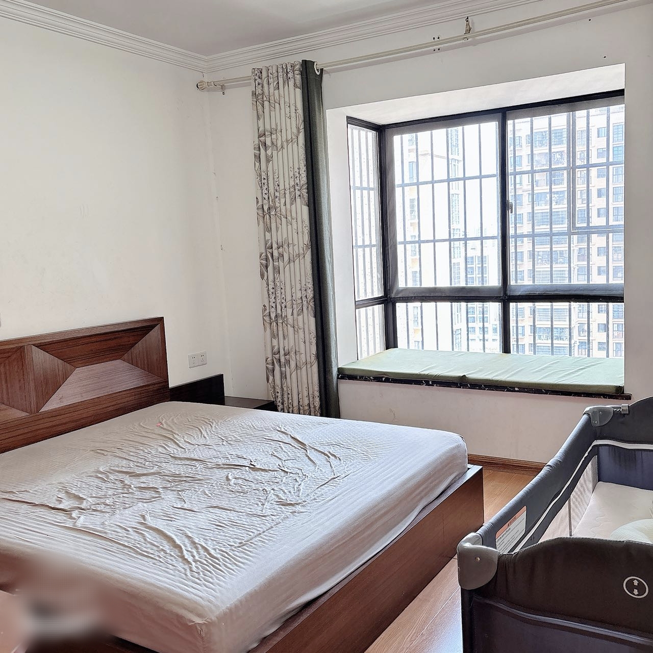 海秀花园 3室2厅2卫 3200.0元/月 海秀花园 3室2厅2卫 3200.0元/月室内图