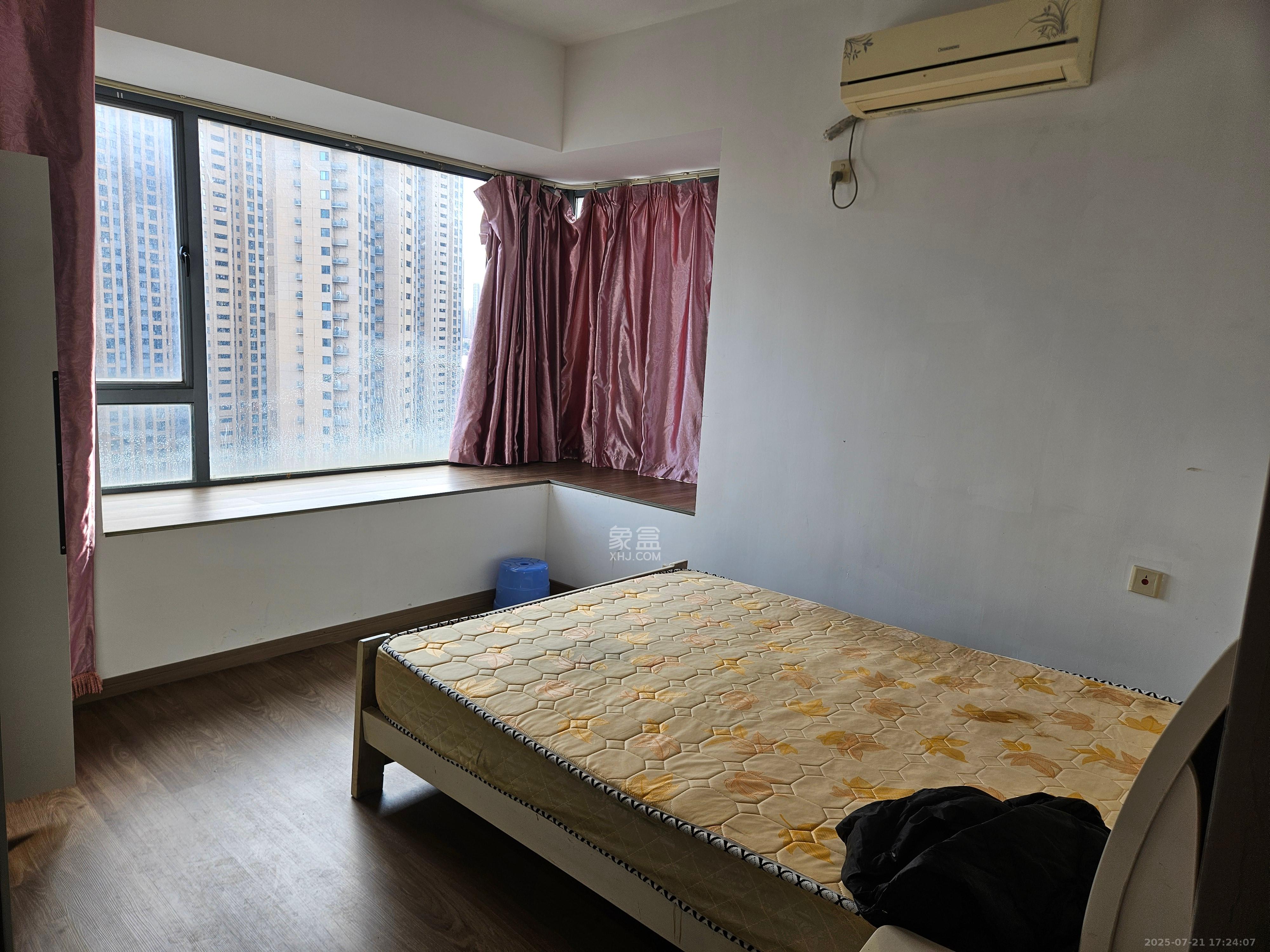 滨江君悦香邸  2室2厅1卫    2400.0元/月室内图