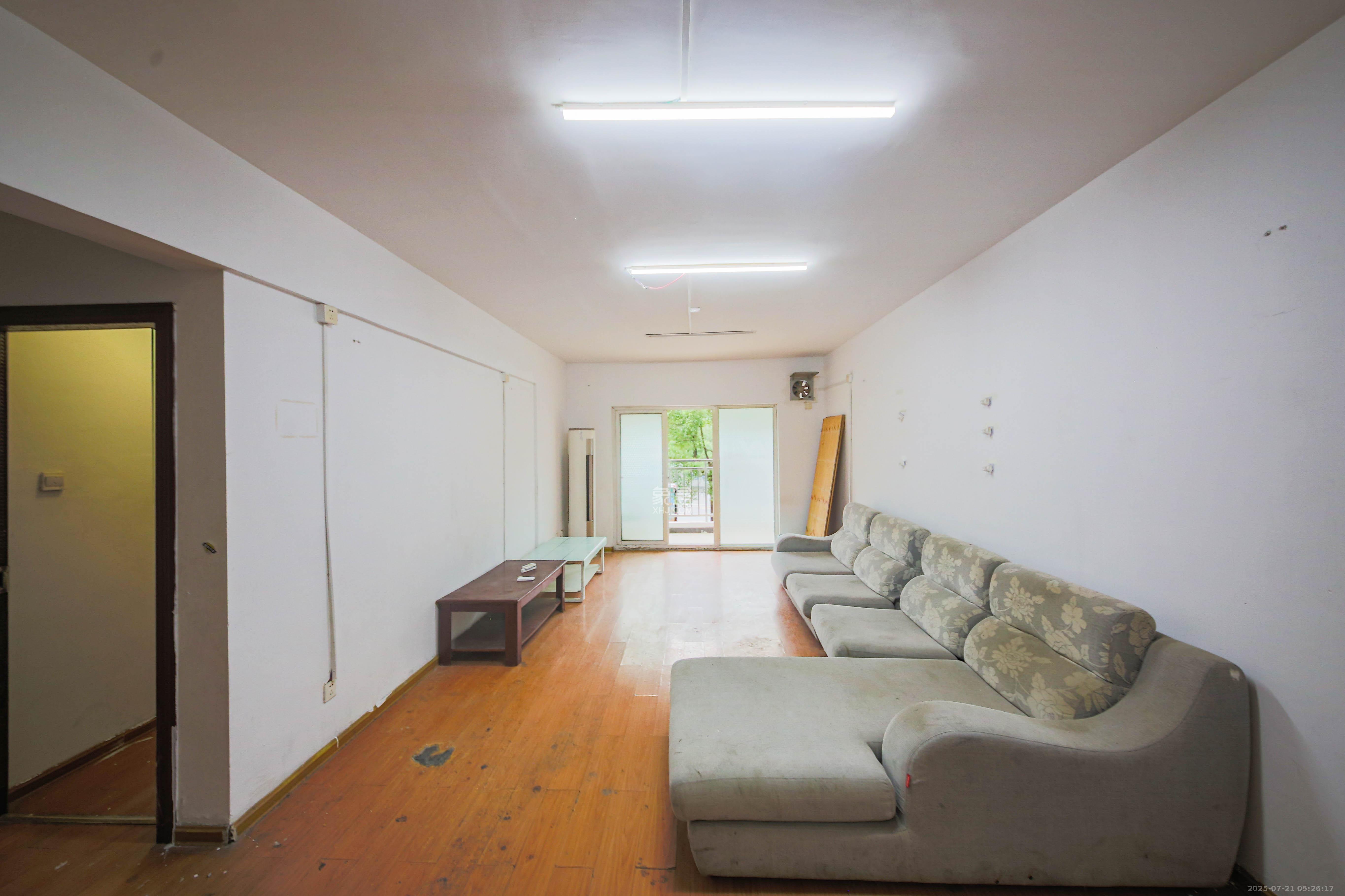 长城雅苑 3室2厅1卫 76.0万 长城雅苑 3室2厅1卫 76.0万客厅