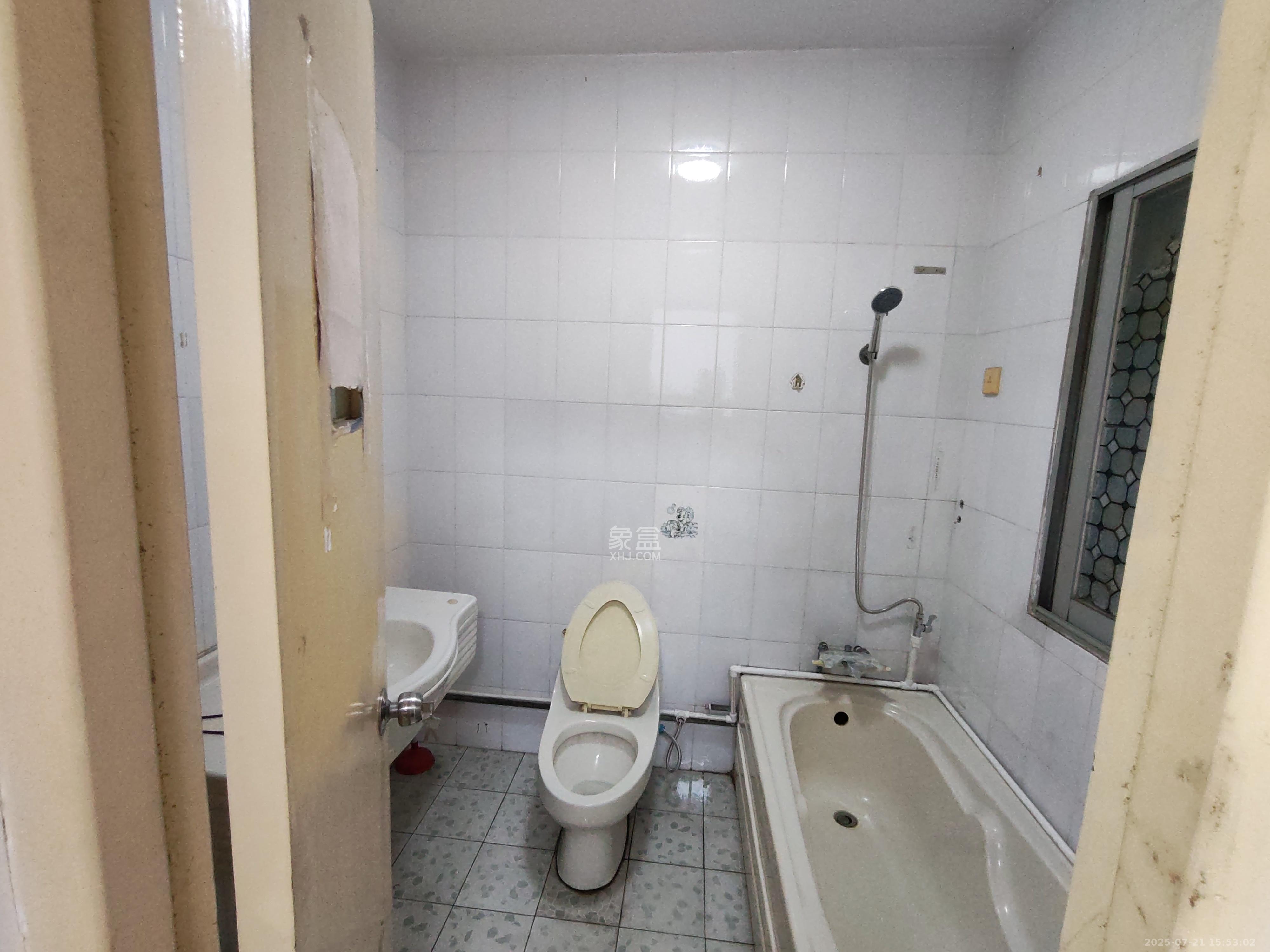 轻苑小区 3室2厅2卫 1600.0元/月 轻苑小区 3室2厅2卫 1600.0元/月室内图