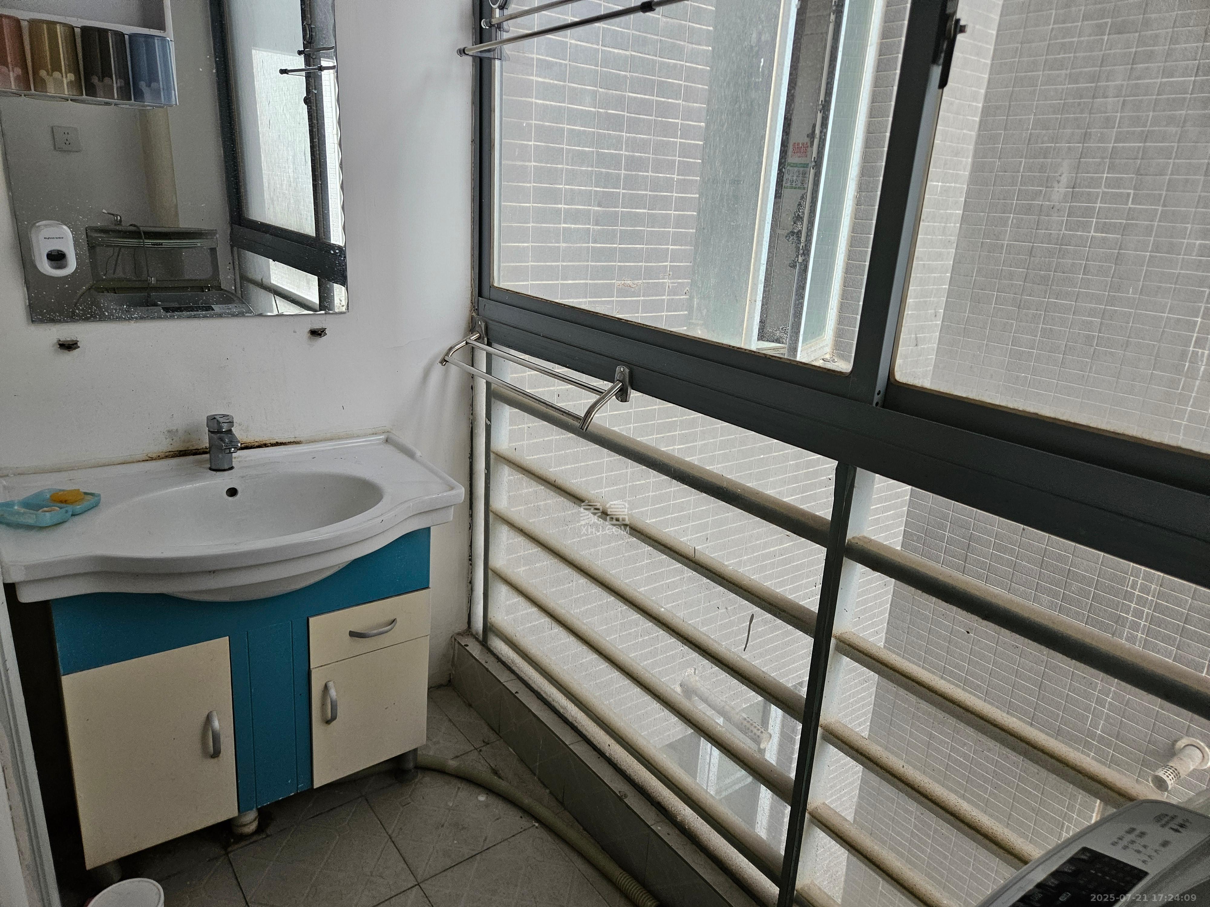 滨江君悦香邸  2室2厅1卫    2400.0元/月室内图