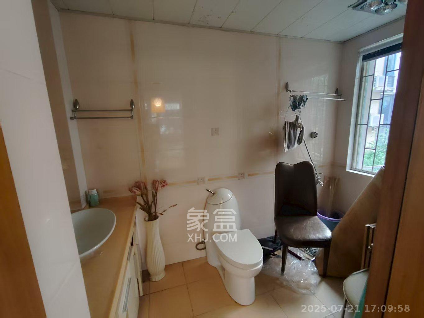 东方新城  3室2厅2卫   2600.00元/月室内图