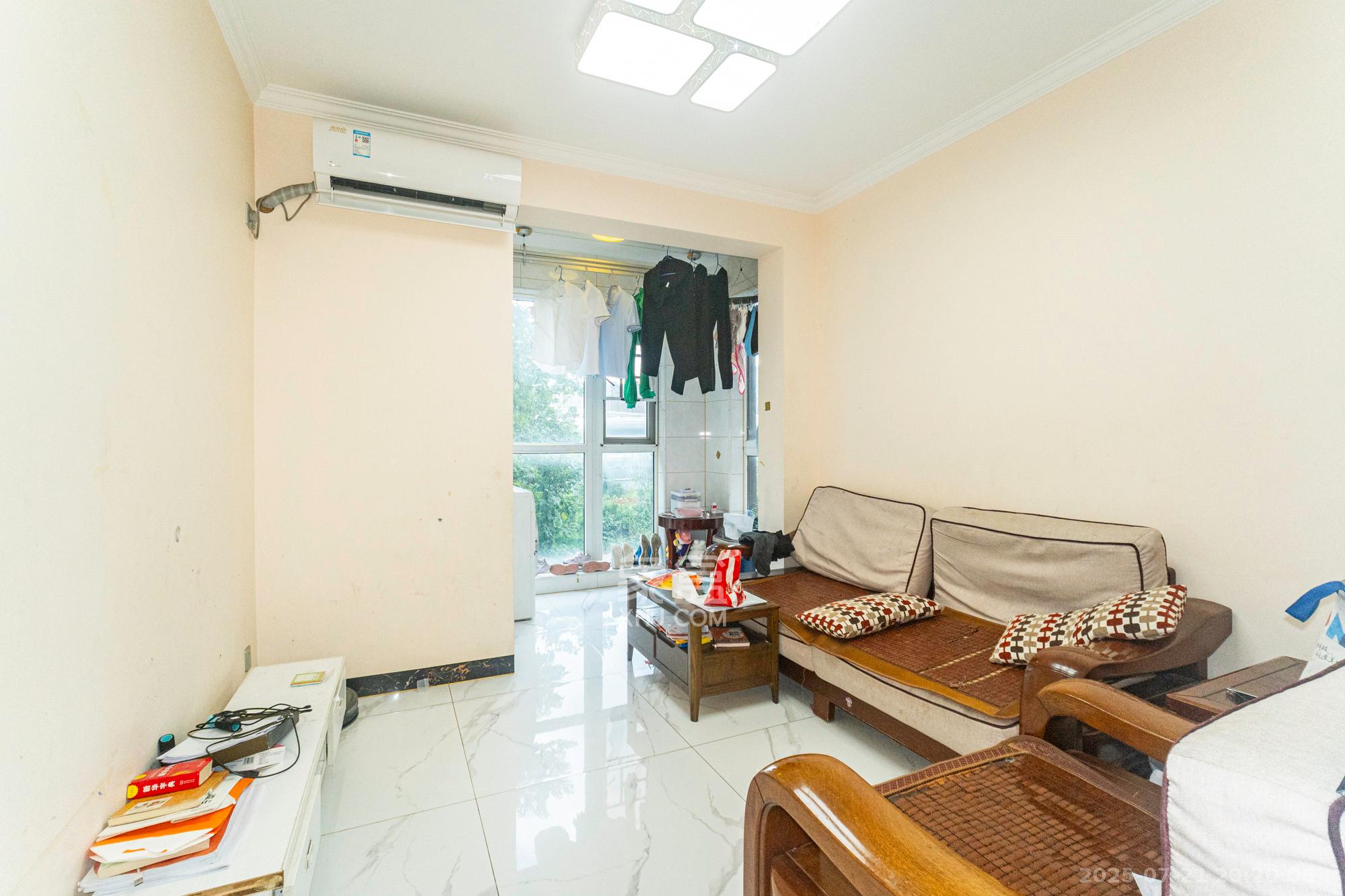 荣盛花语城  3室2厅1卫    52.8万 荣盛花语城  3室2厅1卫    52.8万客厅