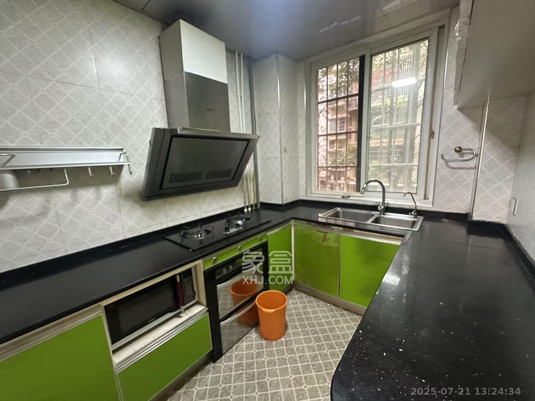 鄱阳小区  1室2厅1卫    1200.0元/月 鄱阳小区  1室2厅1卫    1200.0元/月室内图