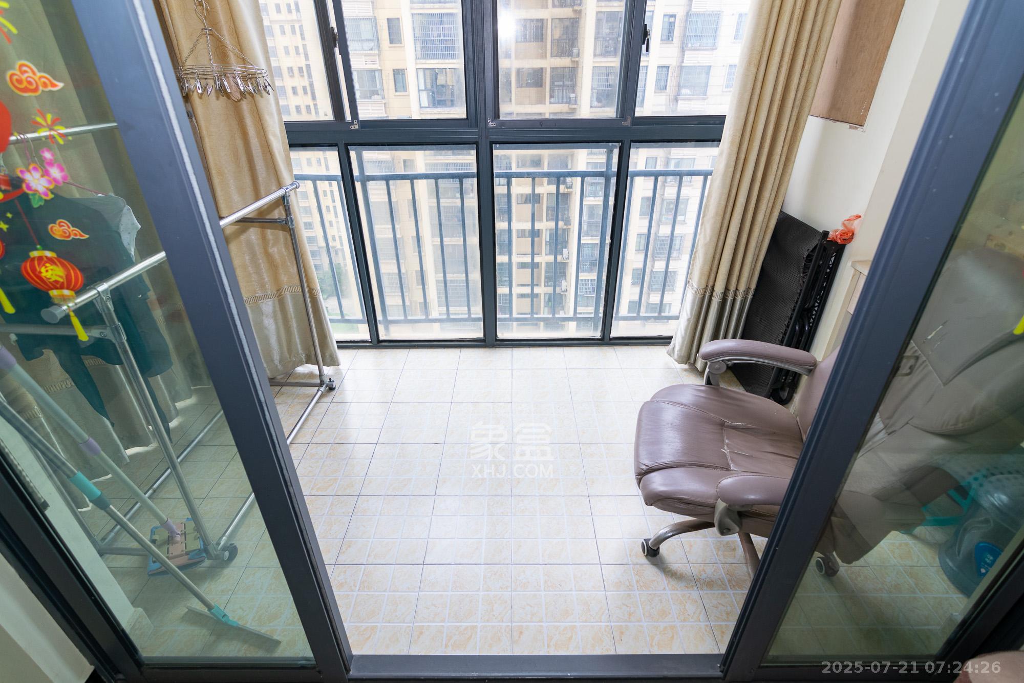 晟通城  2室2厅1卫    39.8万阳台