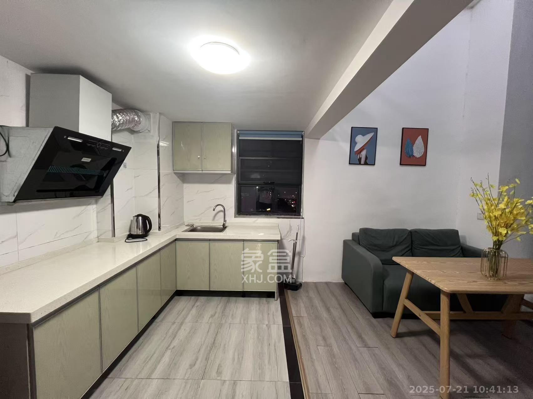 龙湖新壹城  1室1厅1卫    2000.0元/月室内图