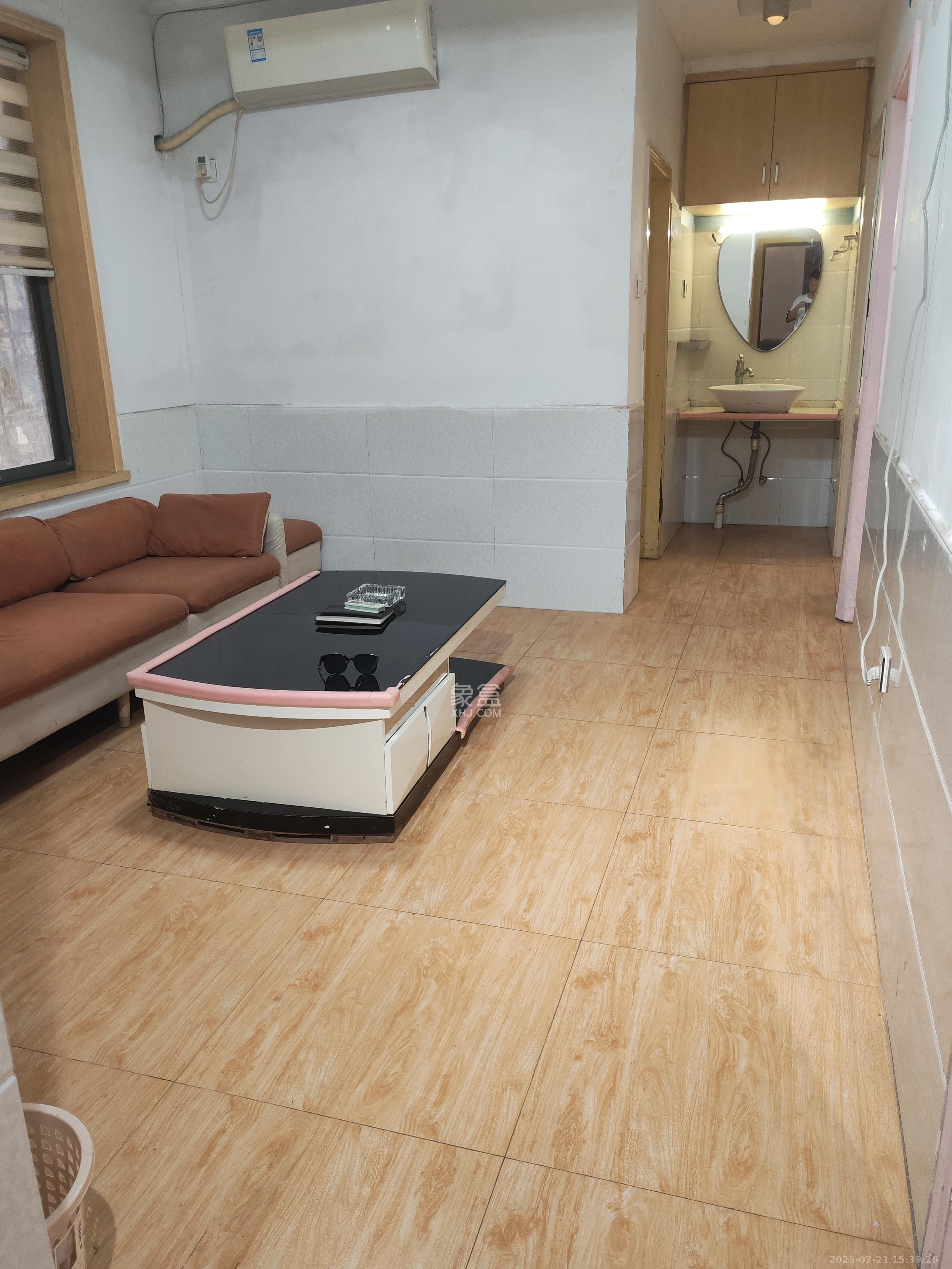 轻苑小区  4室1厅1卫   2200.00元/月室内图