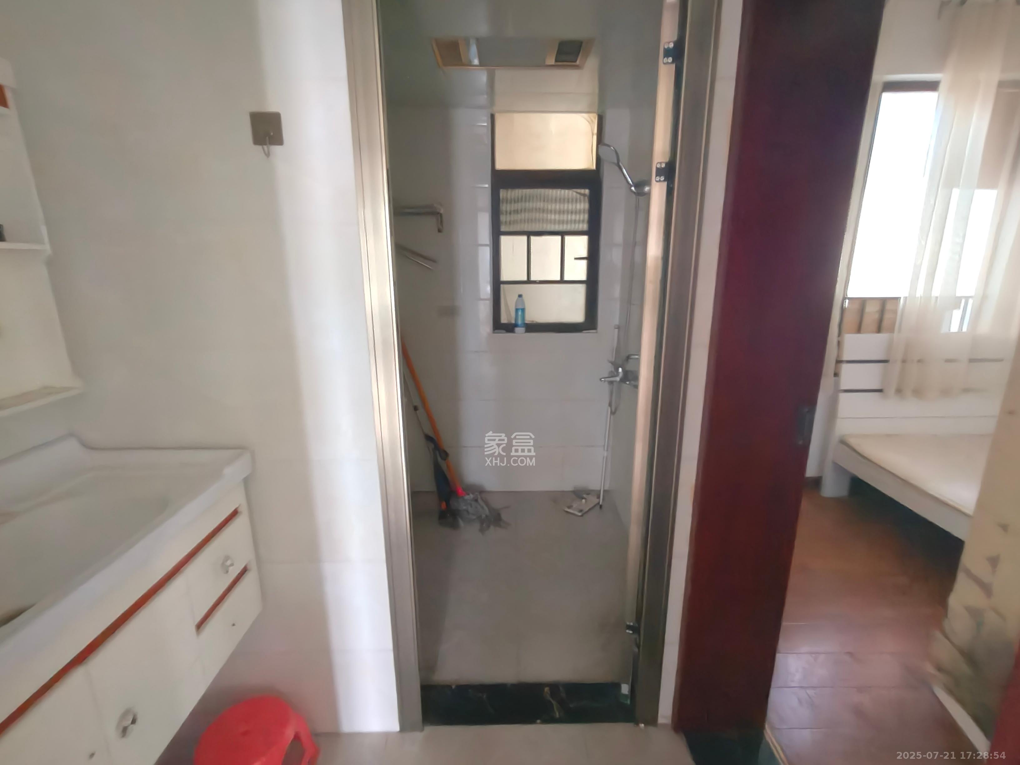 卓越浅水湾  1室2厅1卫    2500.0元/月室内图