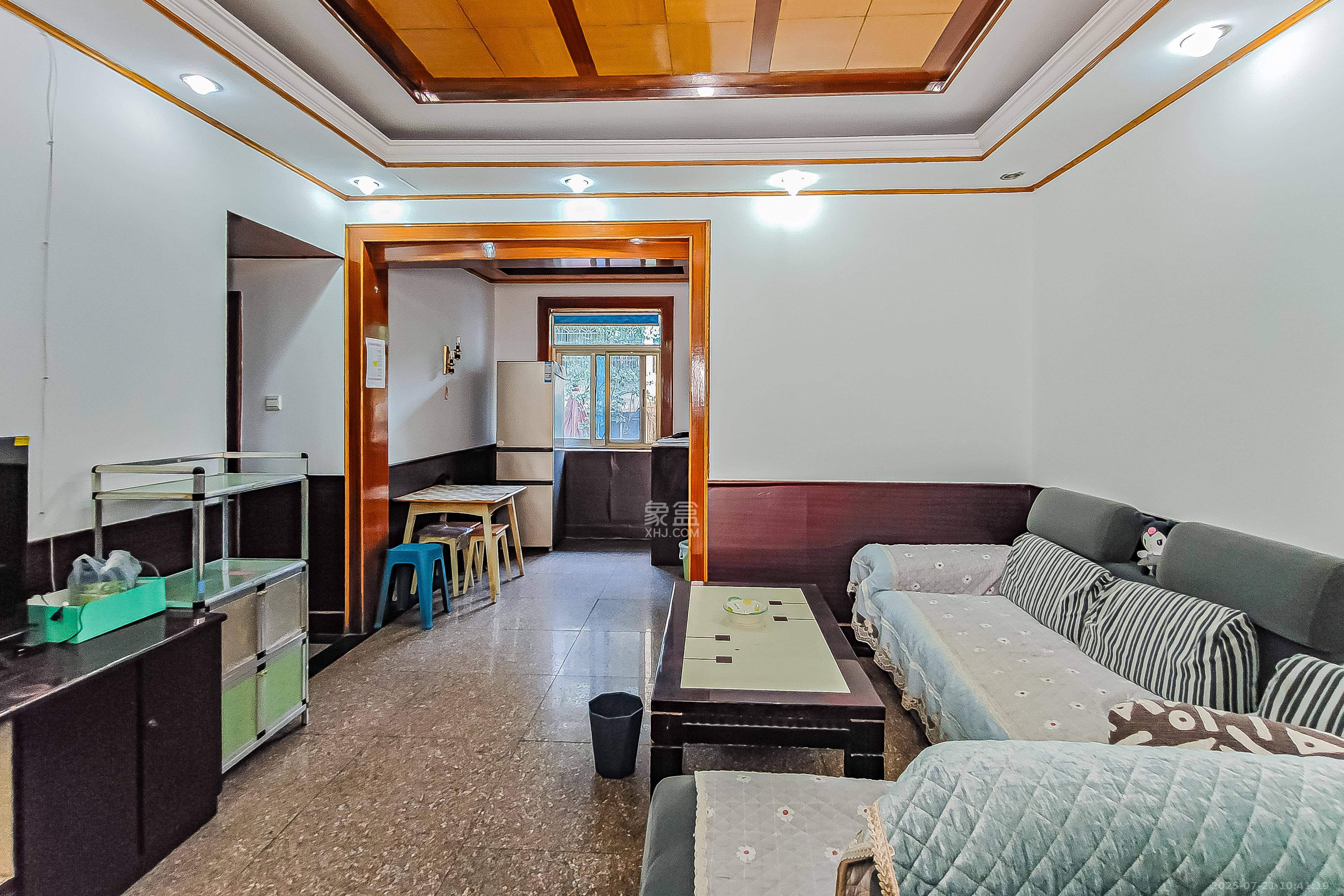 戒毒所宿舍  3室2厅1卫    68.0万客厅