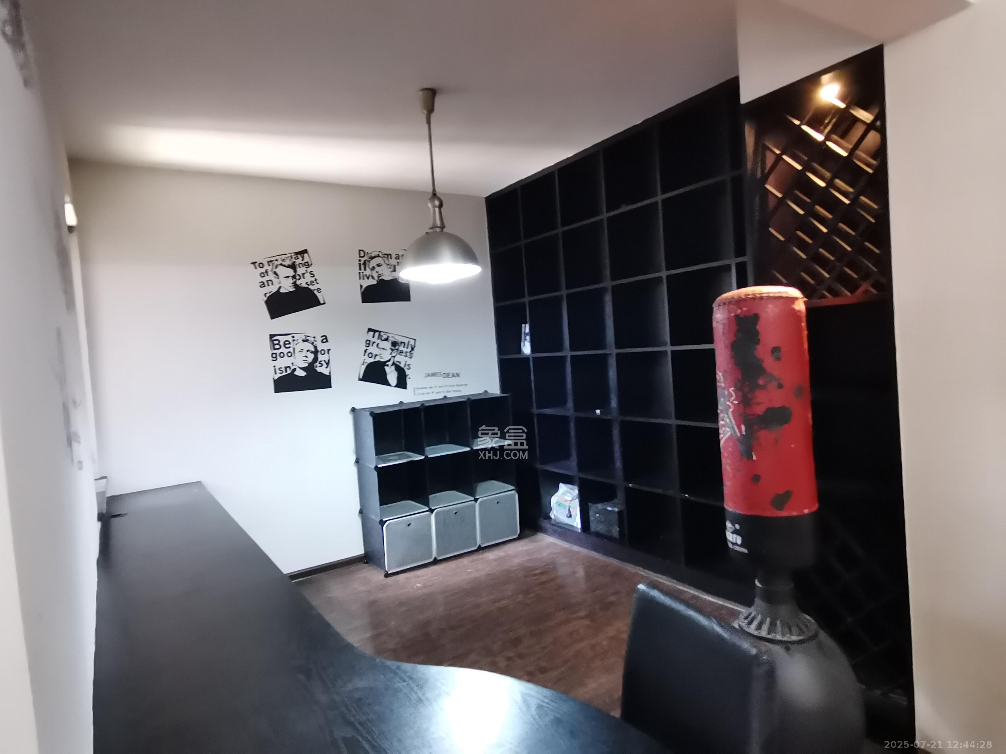 层上观邸 2室2厅1卫 2100.0元/月 层上观邸 2室2厅1卫 2100.0元/月室内图