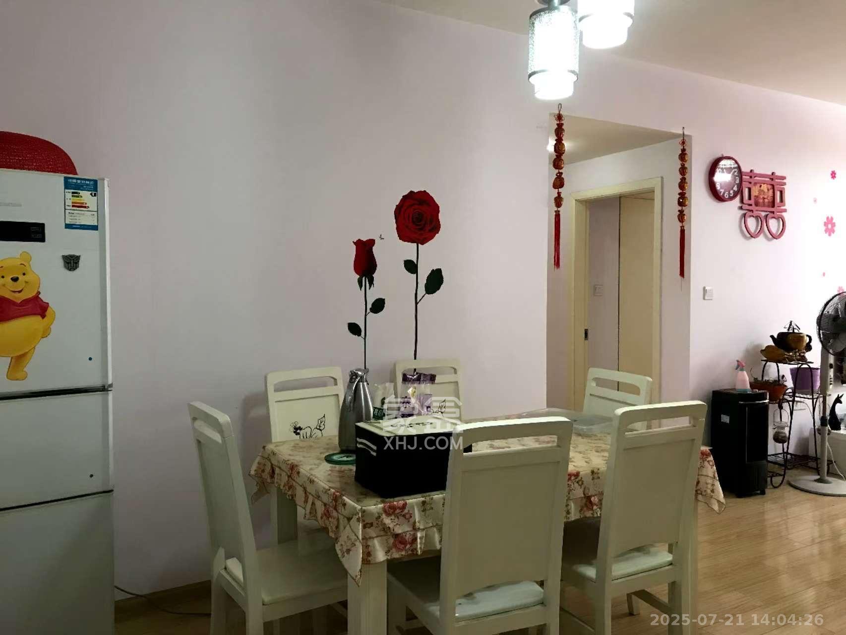 嘉盛华庭(一期、二期、三期) 3室2厅2卫 2400.0元/月 嘉盛华庭(一期、二期、三期) 3室2厅2卫 2400.0元/月室内图