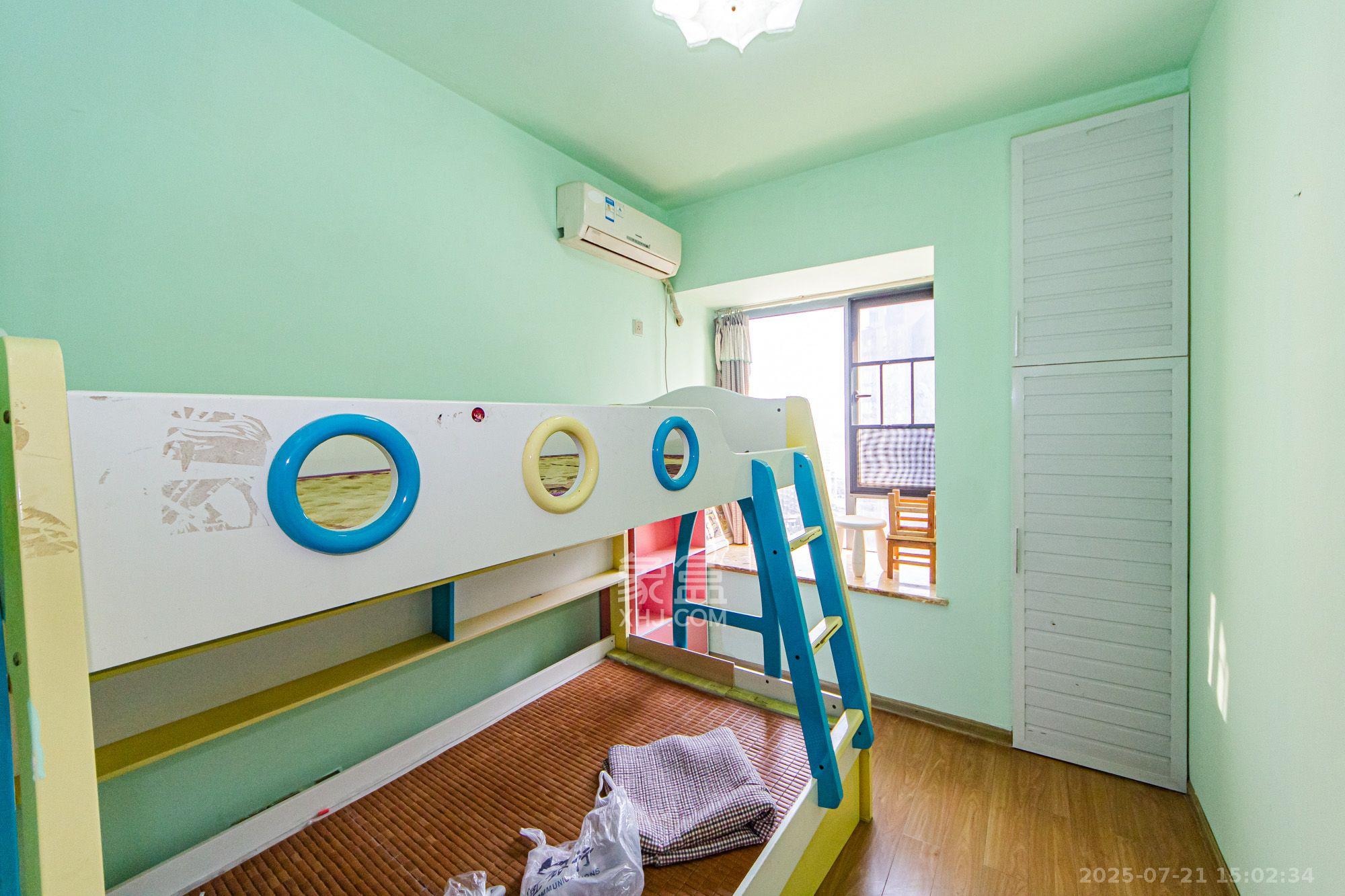 滨江君悦香邸  4室1厅1卫    2600.0元/月 滨江君悦香邸  4室1厅1卫    2600.0元/月室内图