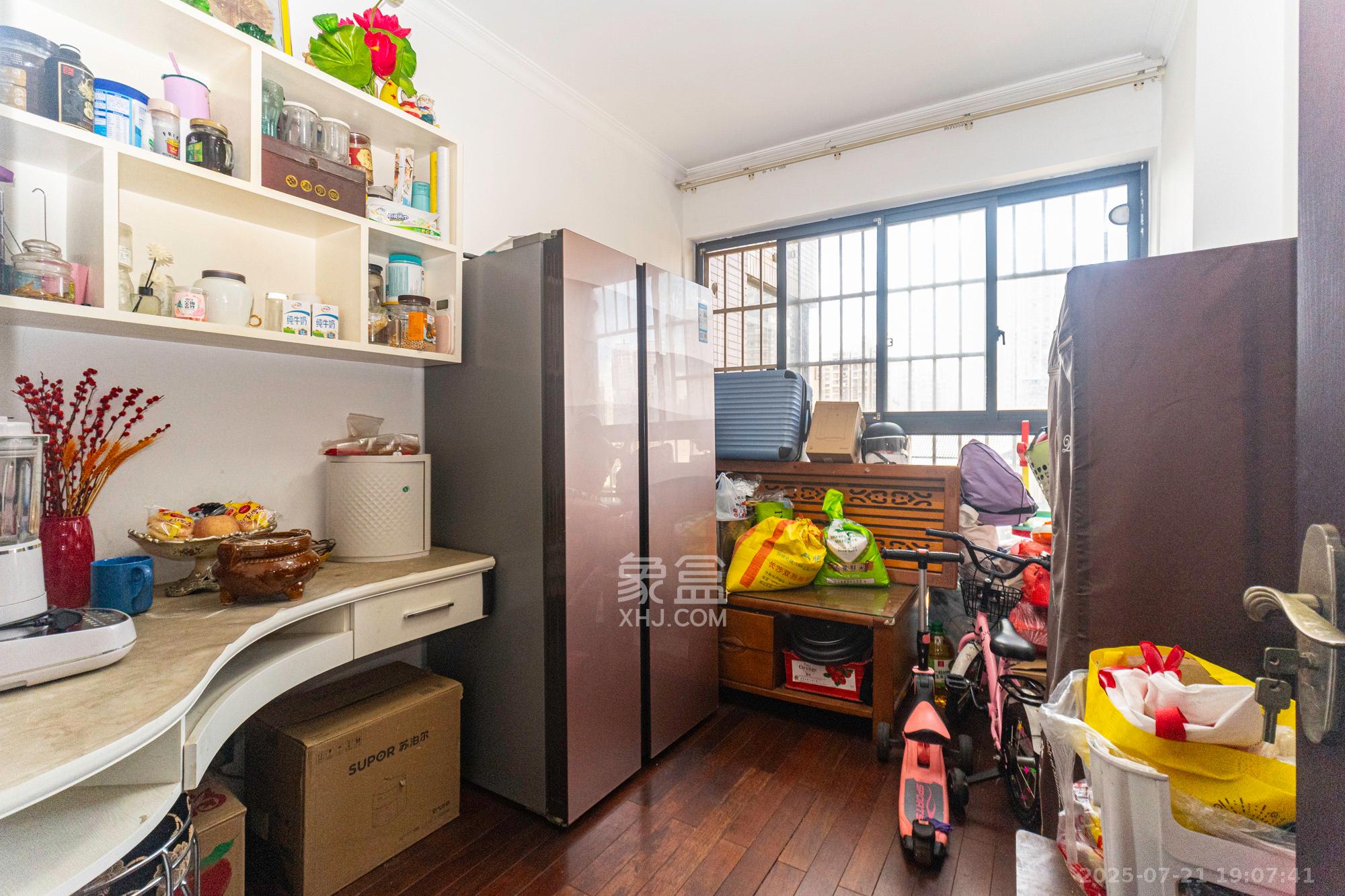 花样年华  4室2厅2卫    78.8万卧室