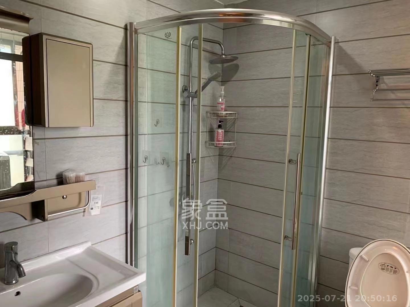 丽发新城 3室2厅1卫 2300.0元/月 丽发新城 3室2厅1卫 2300.0元/月室内图