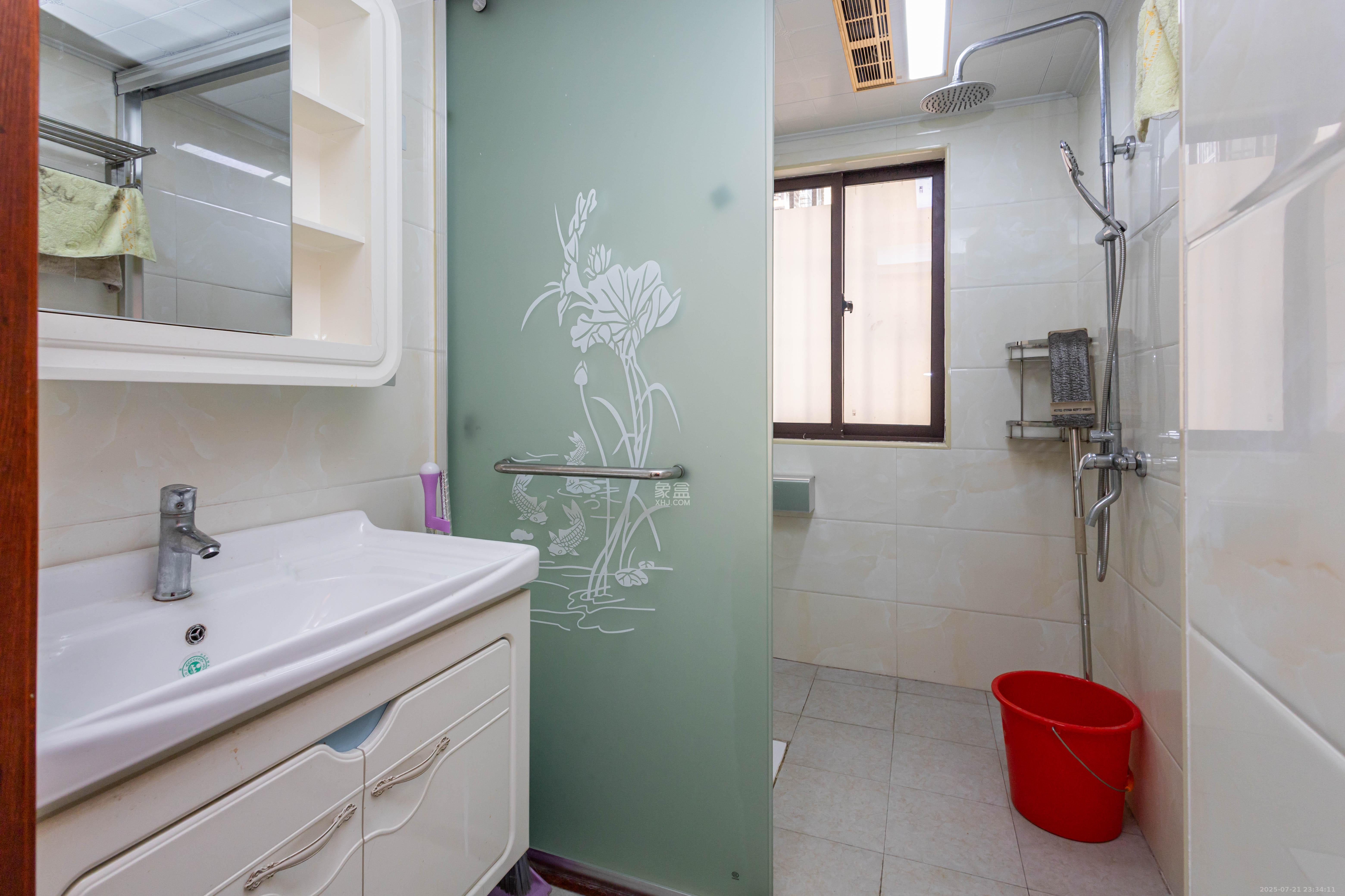 三景华御  3室2厅1卫    60.8万卫生间