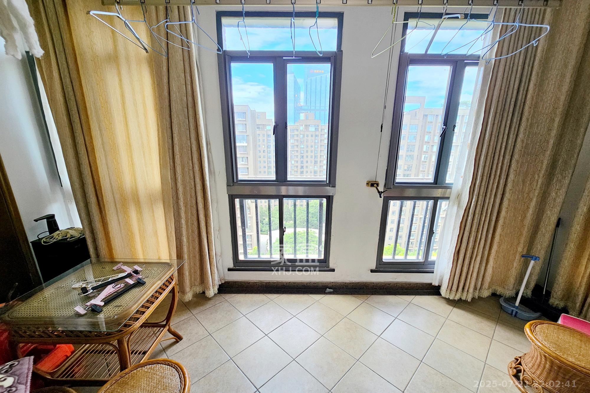 中隆国际御玺  4室2厅1卫    245.0万阳台