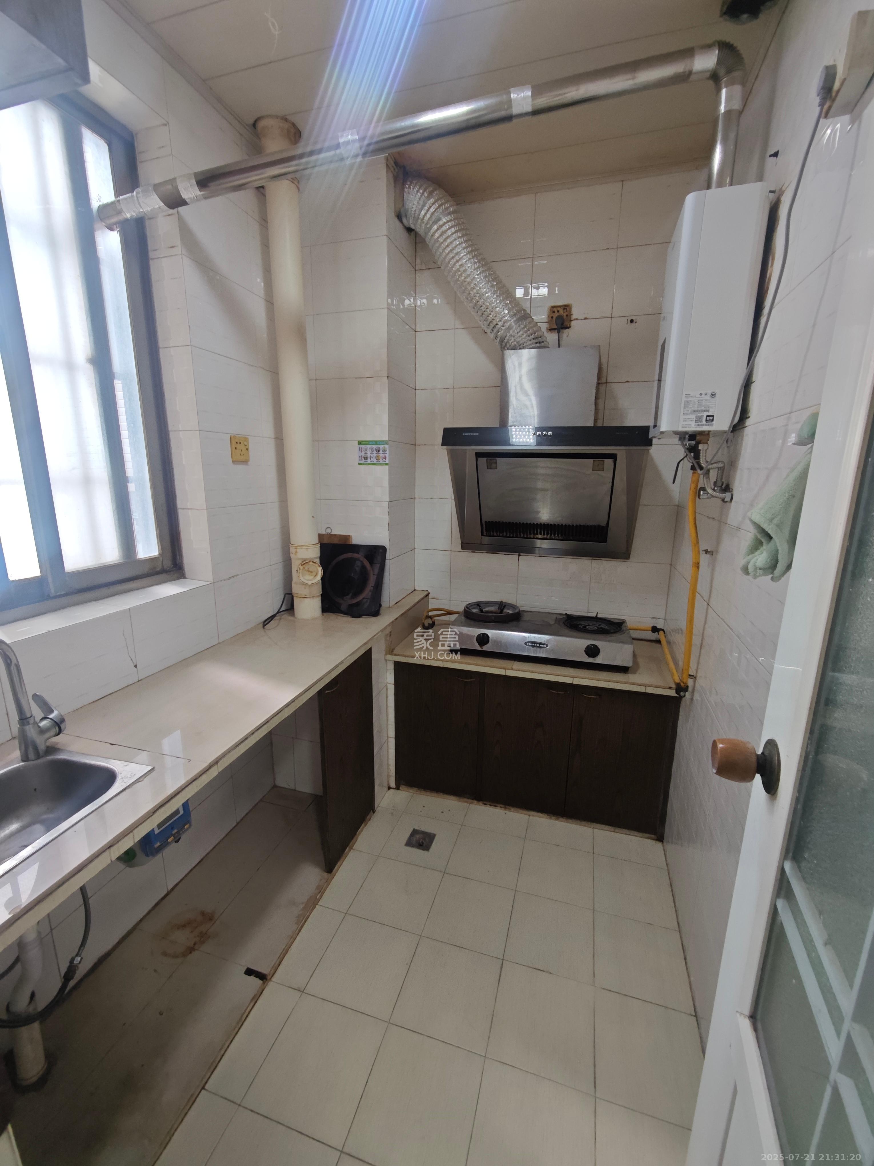 日出东方  1室1厅1卫    1800.0元/月室内图