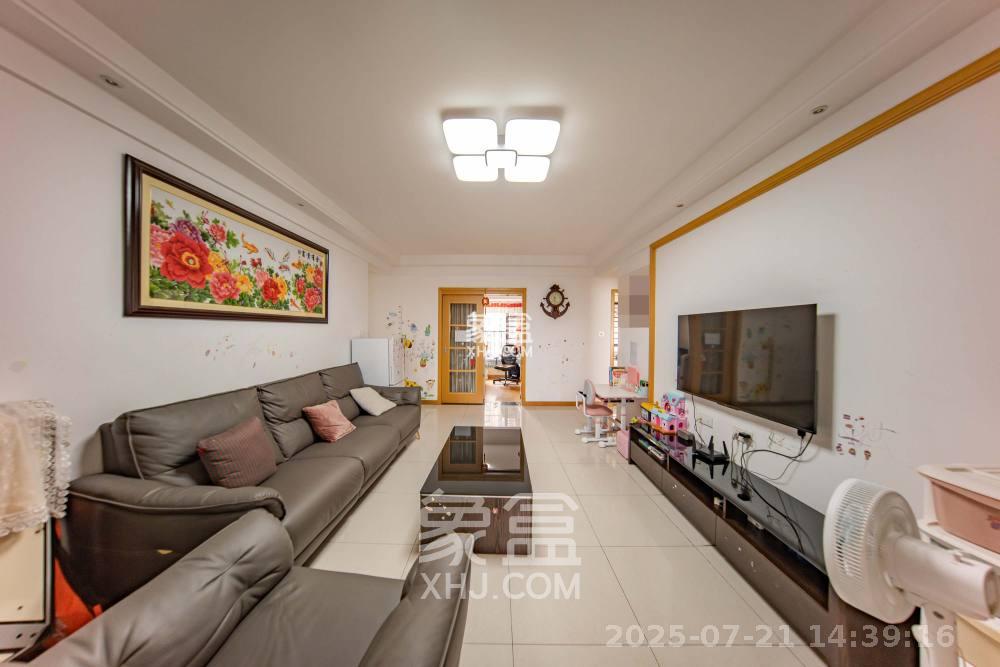 中海国际四期  3室2厅2卫    2200.0元/月 中海国际四期  3室2厅2卫    2200.0元/月室内图