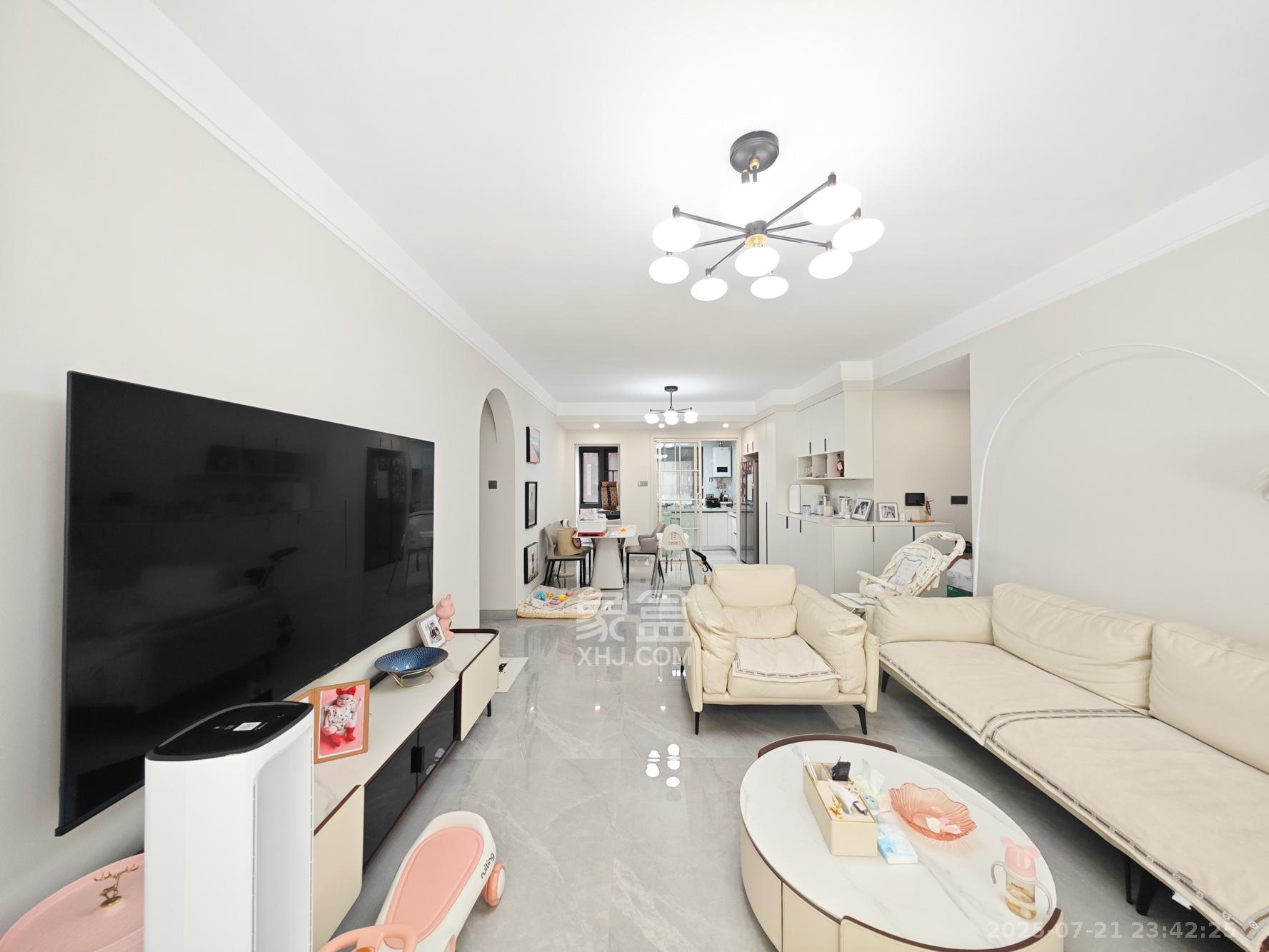 长房明宸府 3室2厅2卫 110.0万 长房明宸府 3室2厅2卫 110.0万客厅