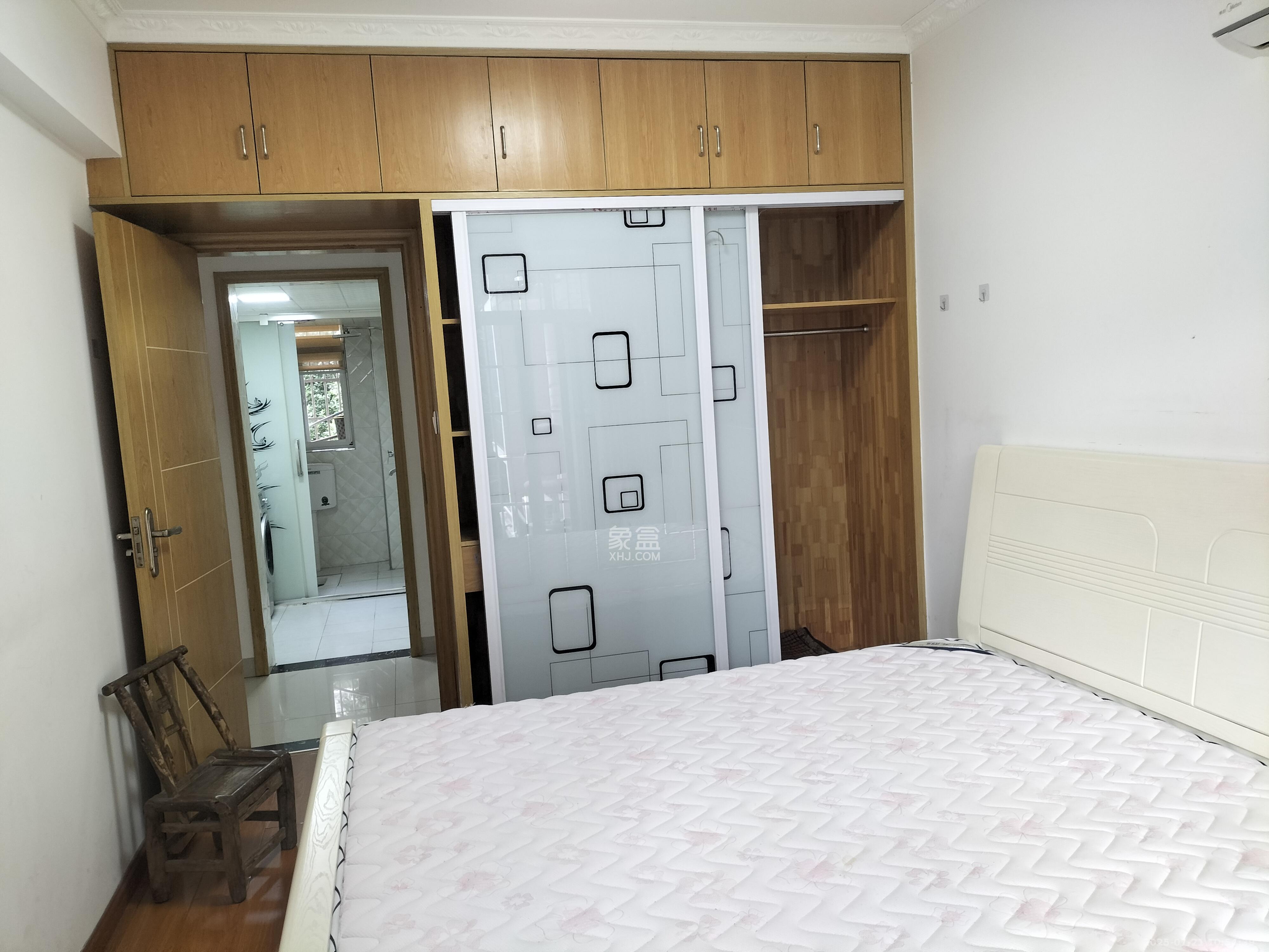 骑龙安置小区  3室1厅1卫   2400.00元/月室内图