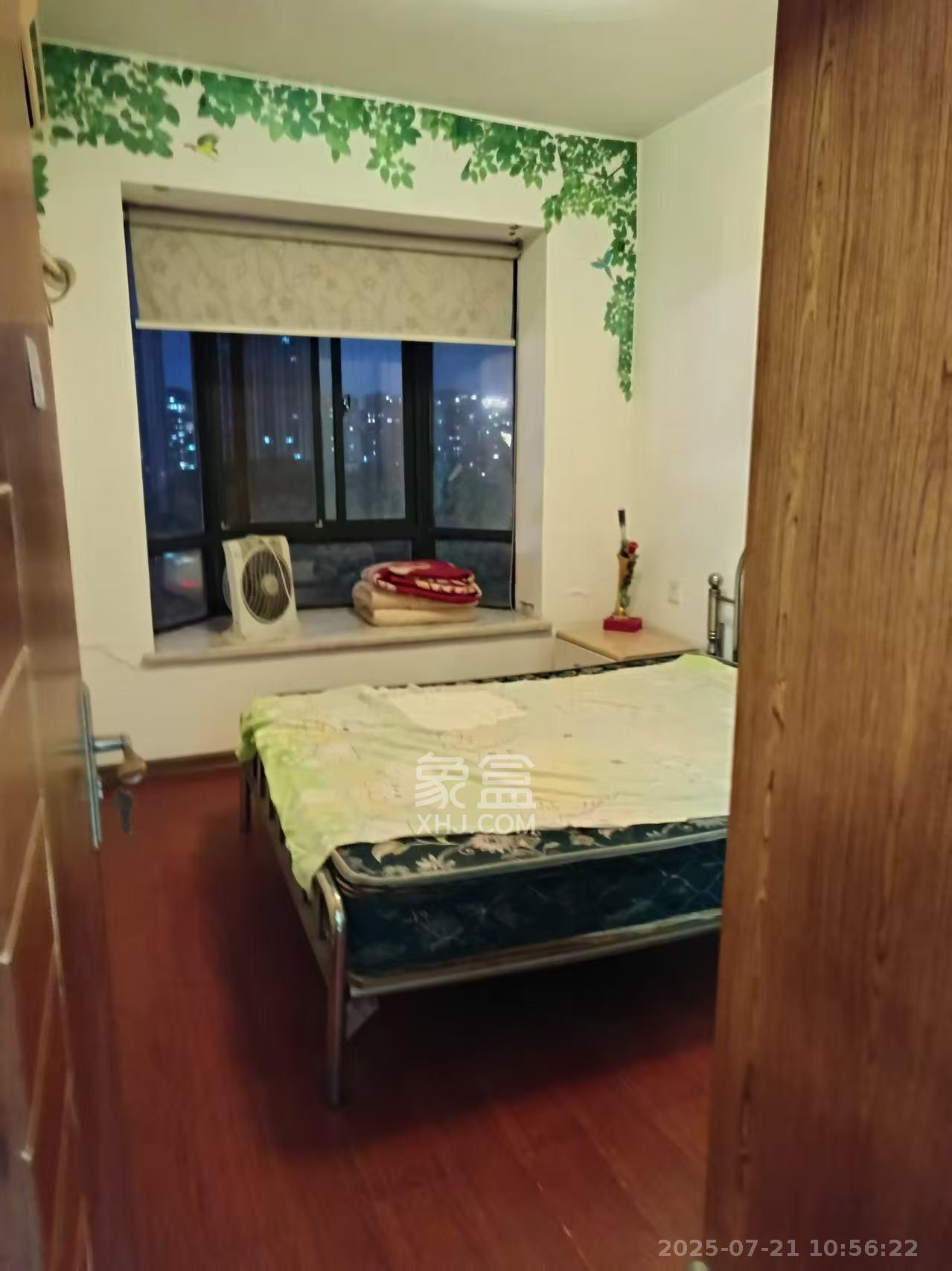 天城湖光山色 3室2厅2卫 2500.0元/月 天城湖光山色 3室2厅2卫 2500.0元/月室内图