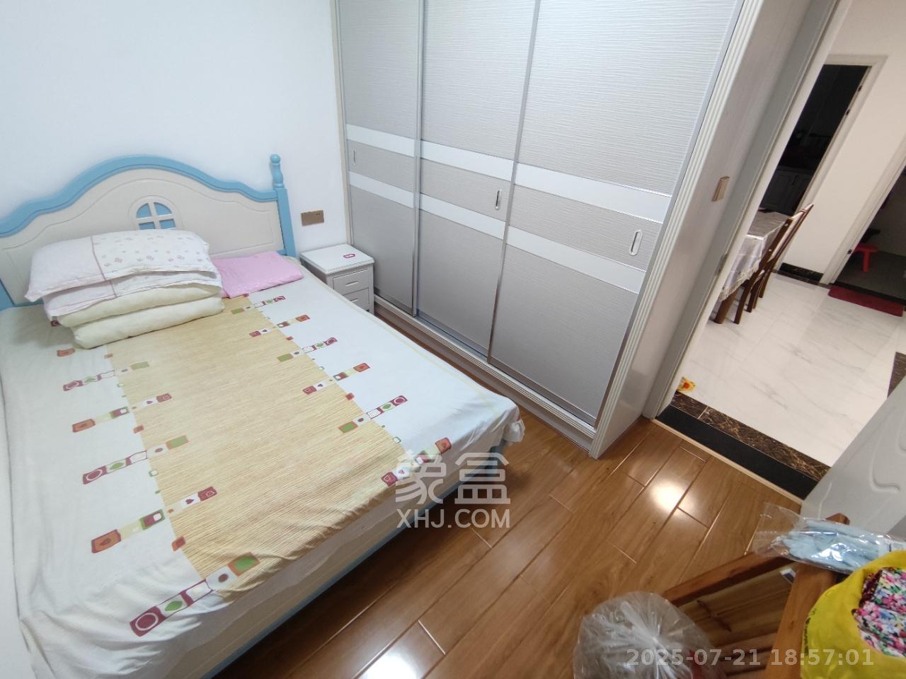 洋湖时代  3室2厅1卫    2000.0元/月室内图