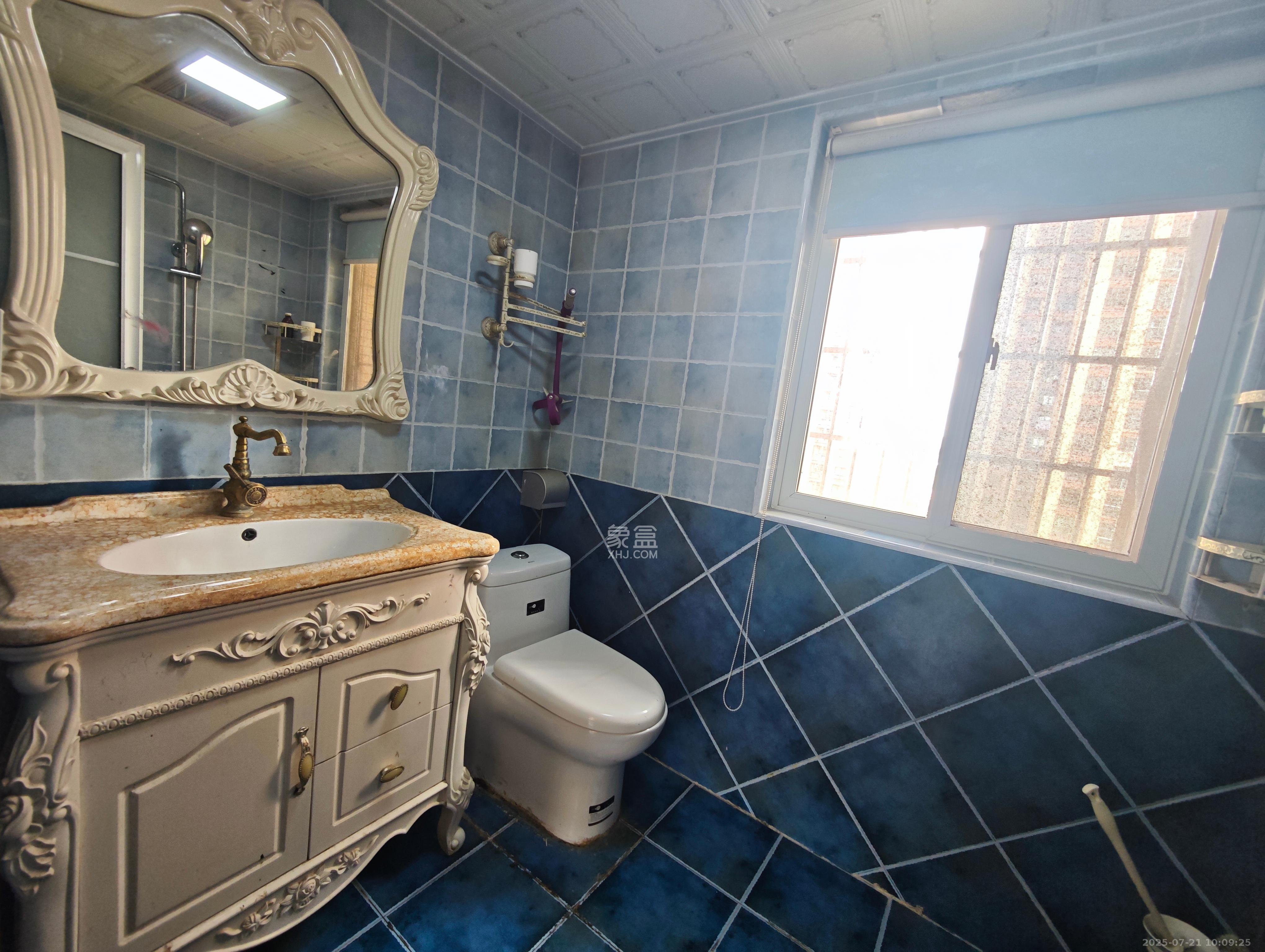 领东汇 3室1厅2卫 2400.0元/月 领东汇 3室1厅2卫 2400.0元/月室内图