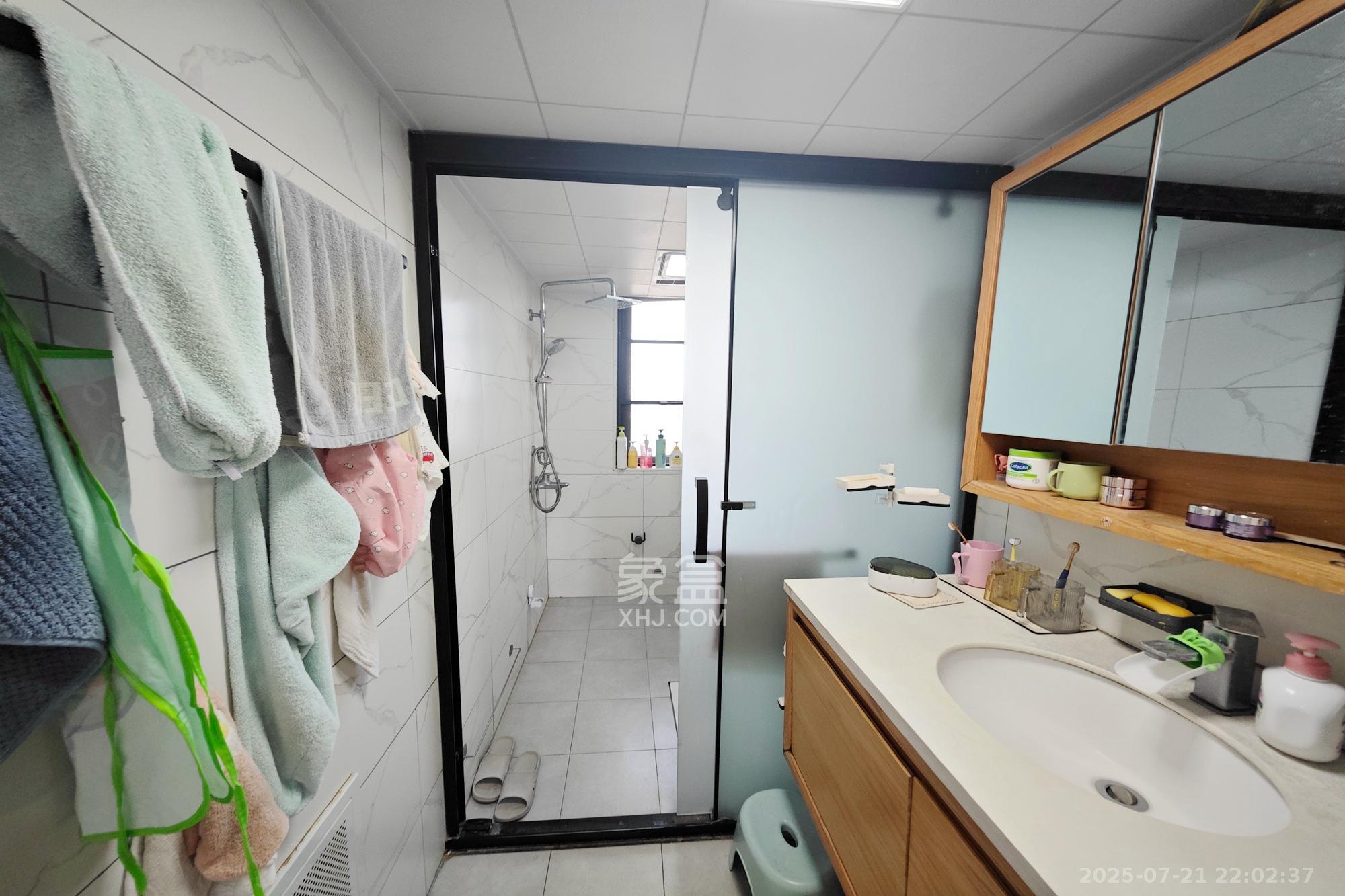 建发中央悦府  4室2厅2卫   200.00万其他