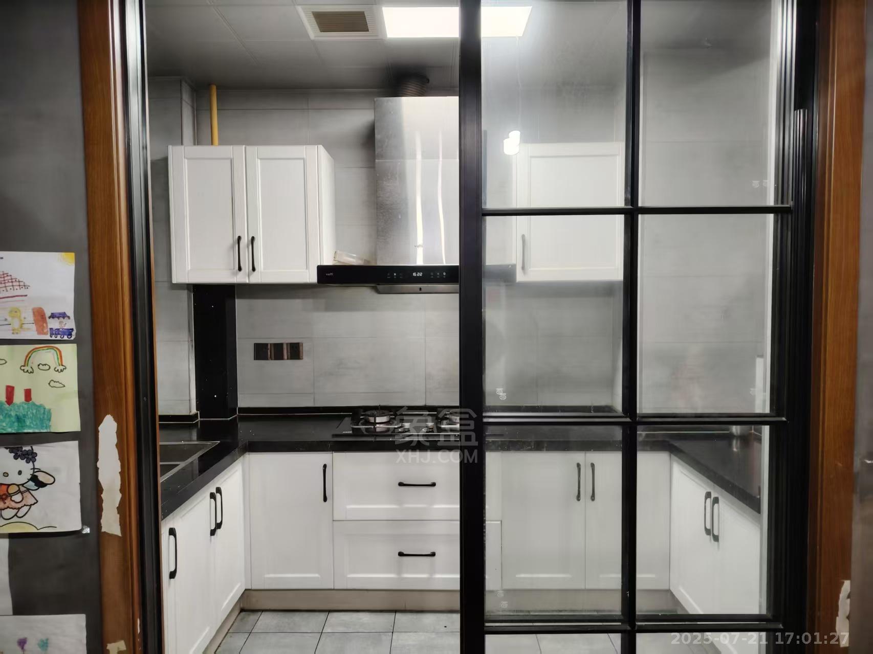 日盛山湖城 4室2厅2卫 2300.0元/月 日盛山湖城 4室2厅2卫 2300.0元/月室内图