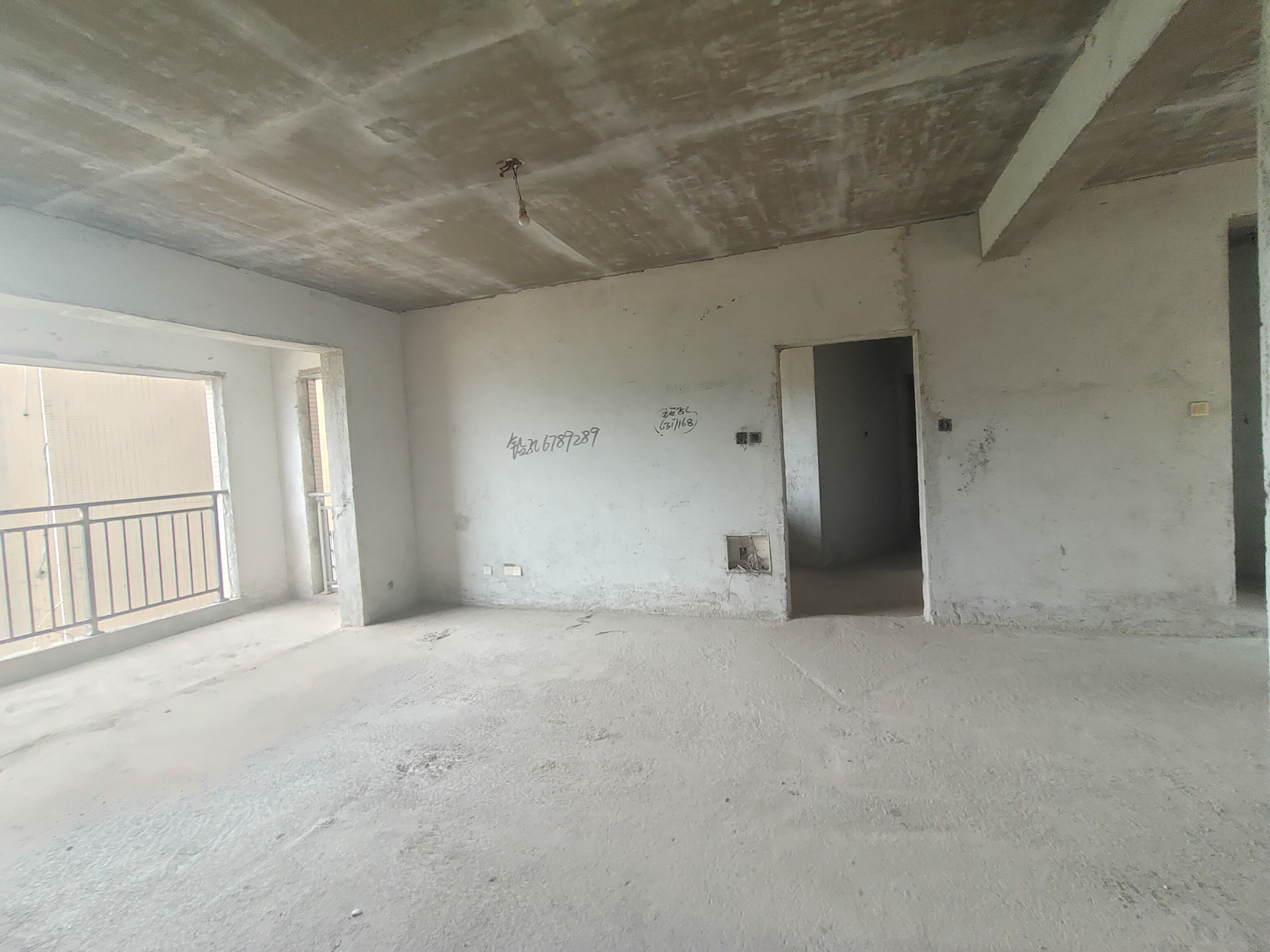 悦江山 4室2厅2卫 69.8万 悦江山 4室2厅2卫 69.8万客厅