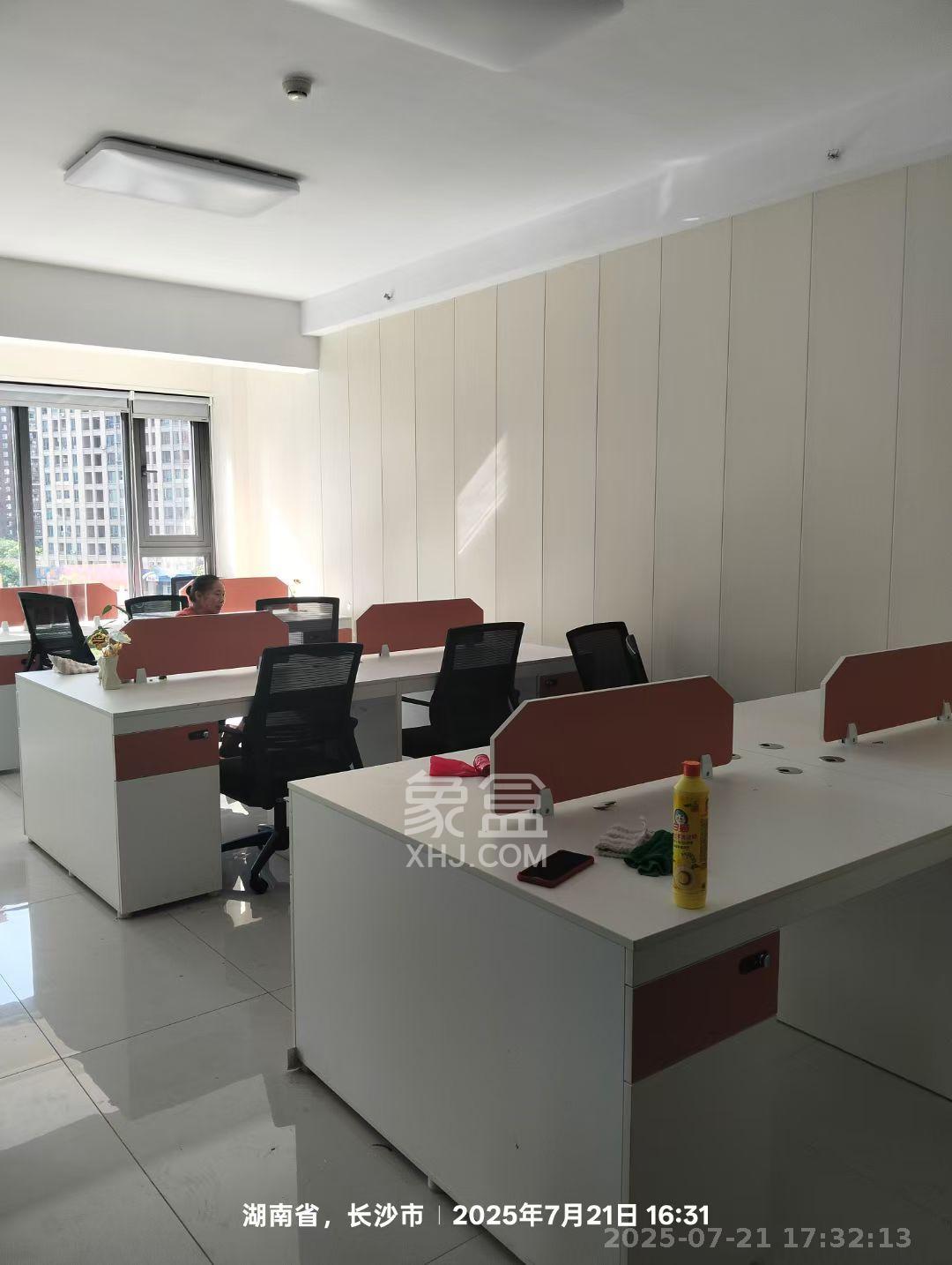 富力十号  1室0厅0卫    5500.0元/月 富力十号  1室0厅0卫    5500.0元/月室内图