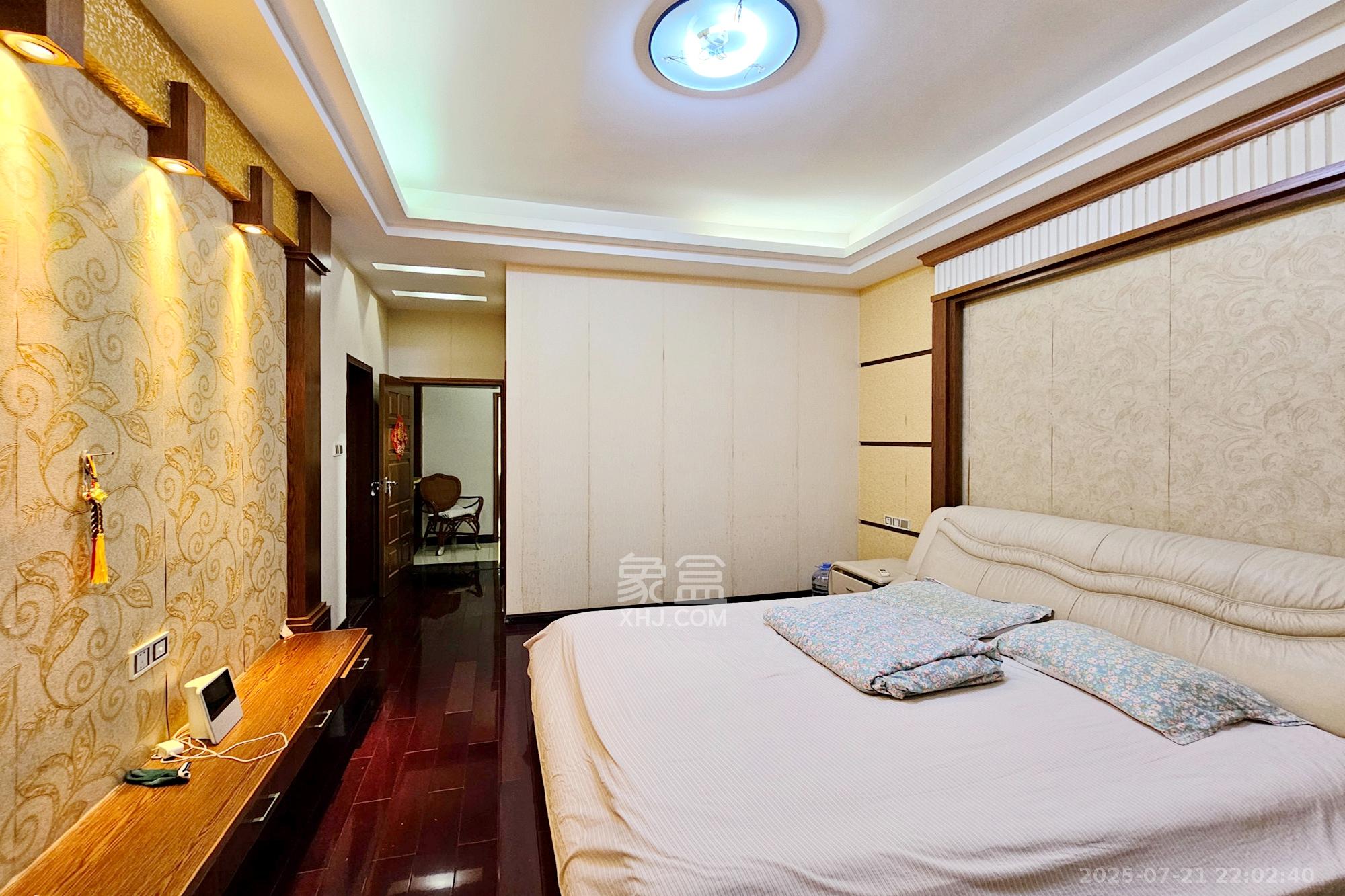 中隆国际御玺  4室2厅1卫    245.0万卧室