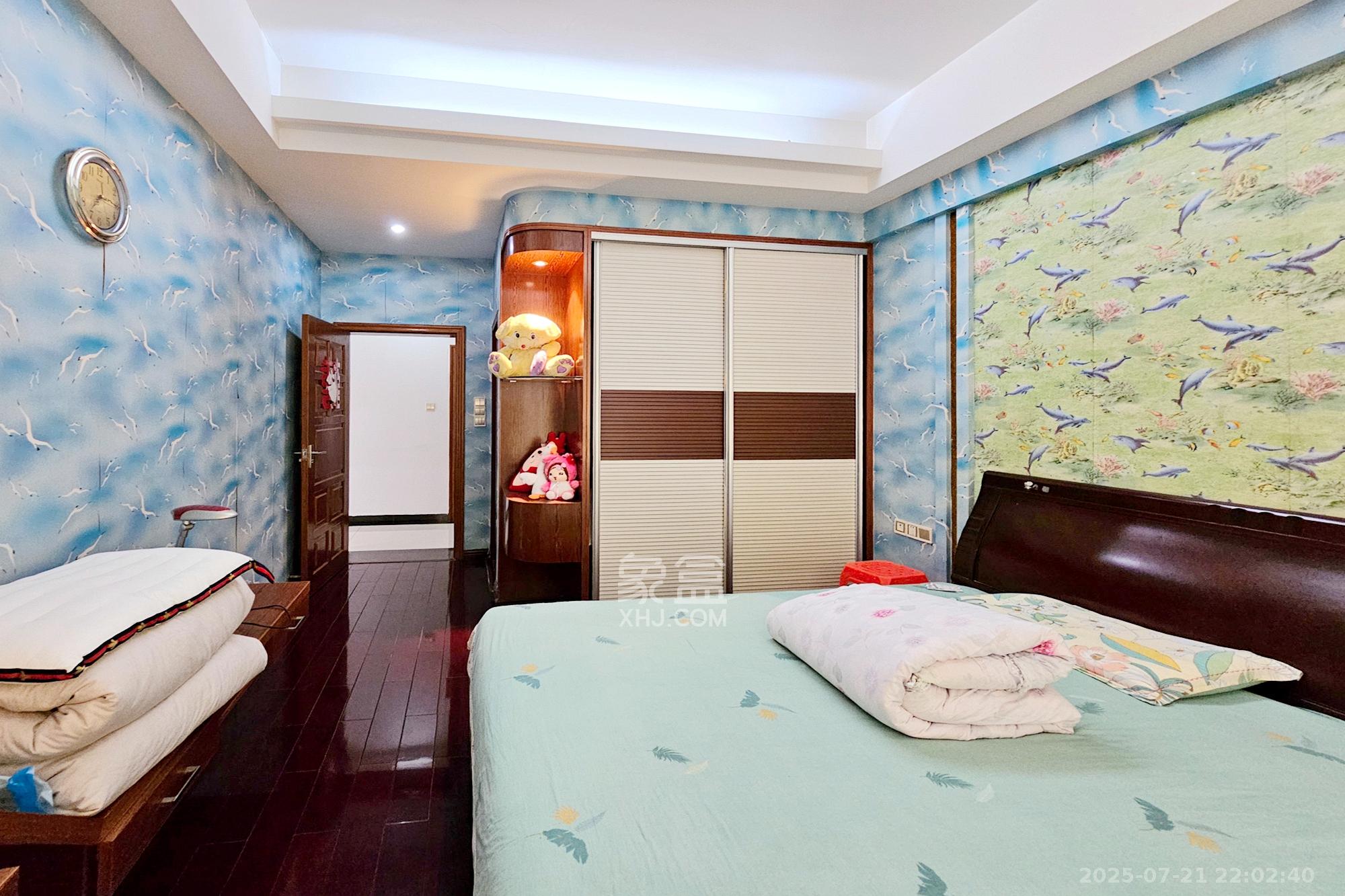 中隆国际御玺  4室2厅1卫    245.0万卧室