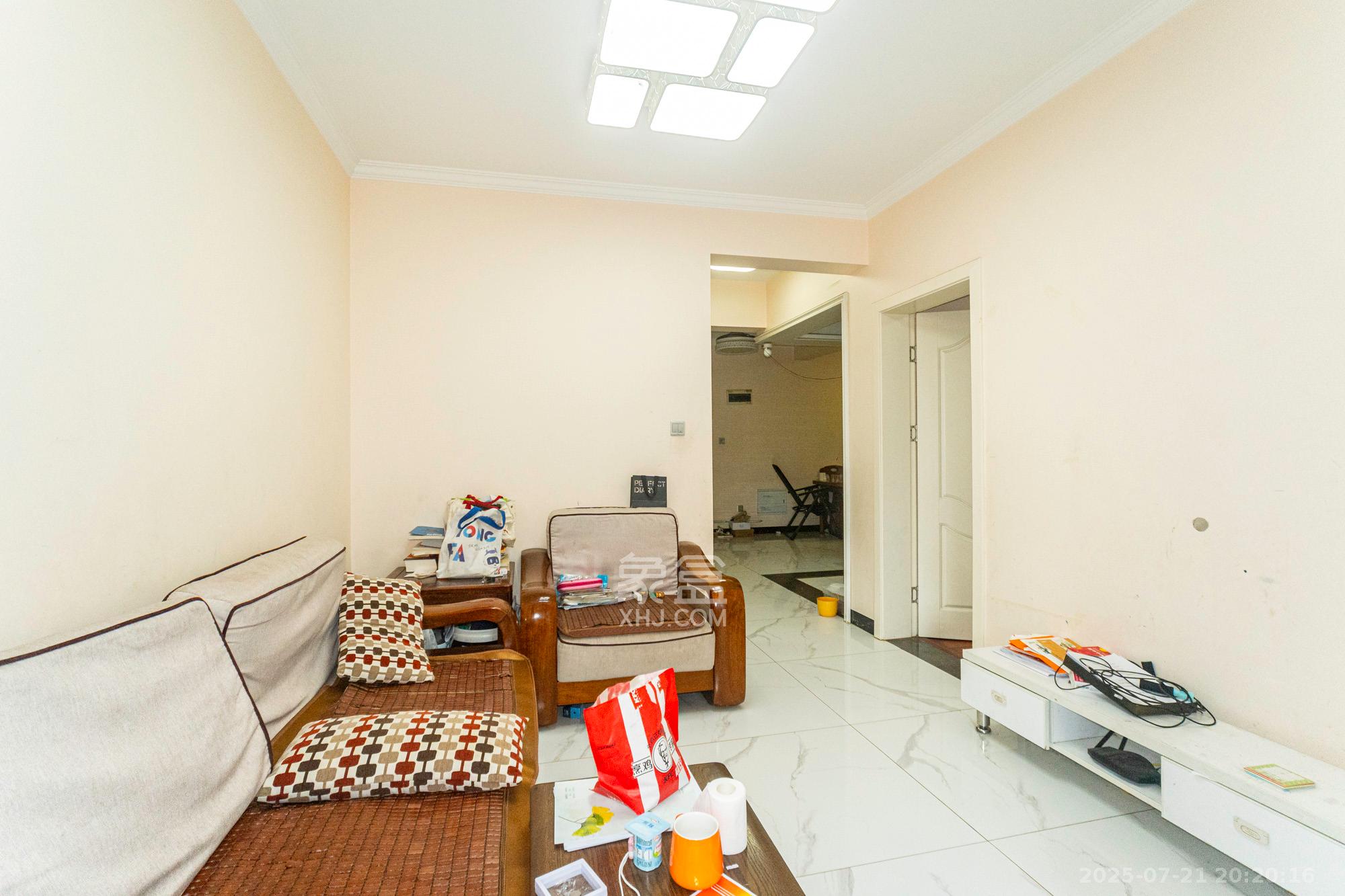 荣盛花语城  3室2厅1卫    52.8万 荣盛花语城  3室2厅1卫    52.8万客厅