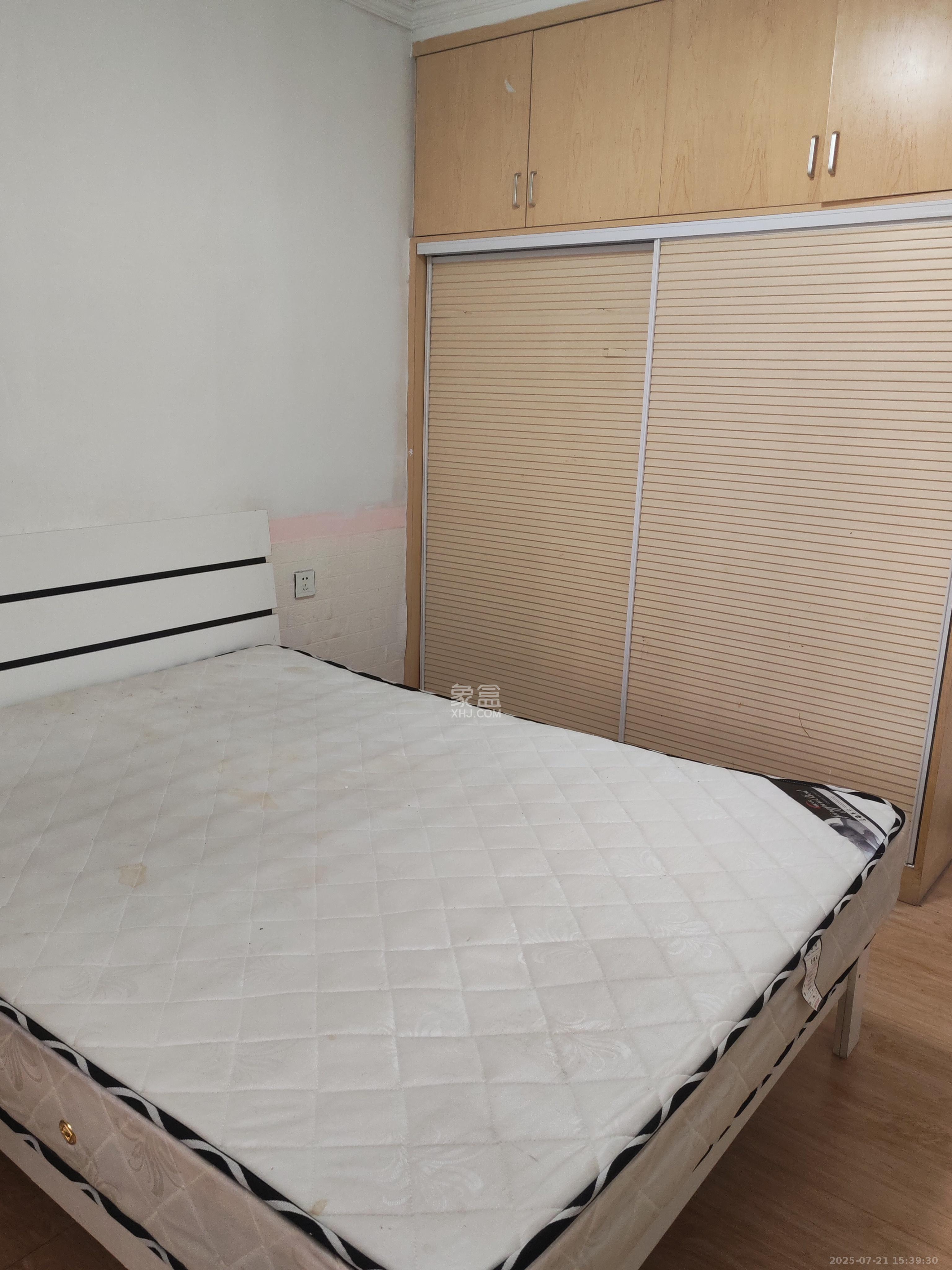 轻苑小区  4室1厅1卫   2200.00元/月室内图