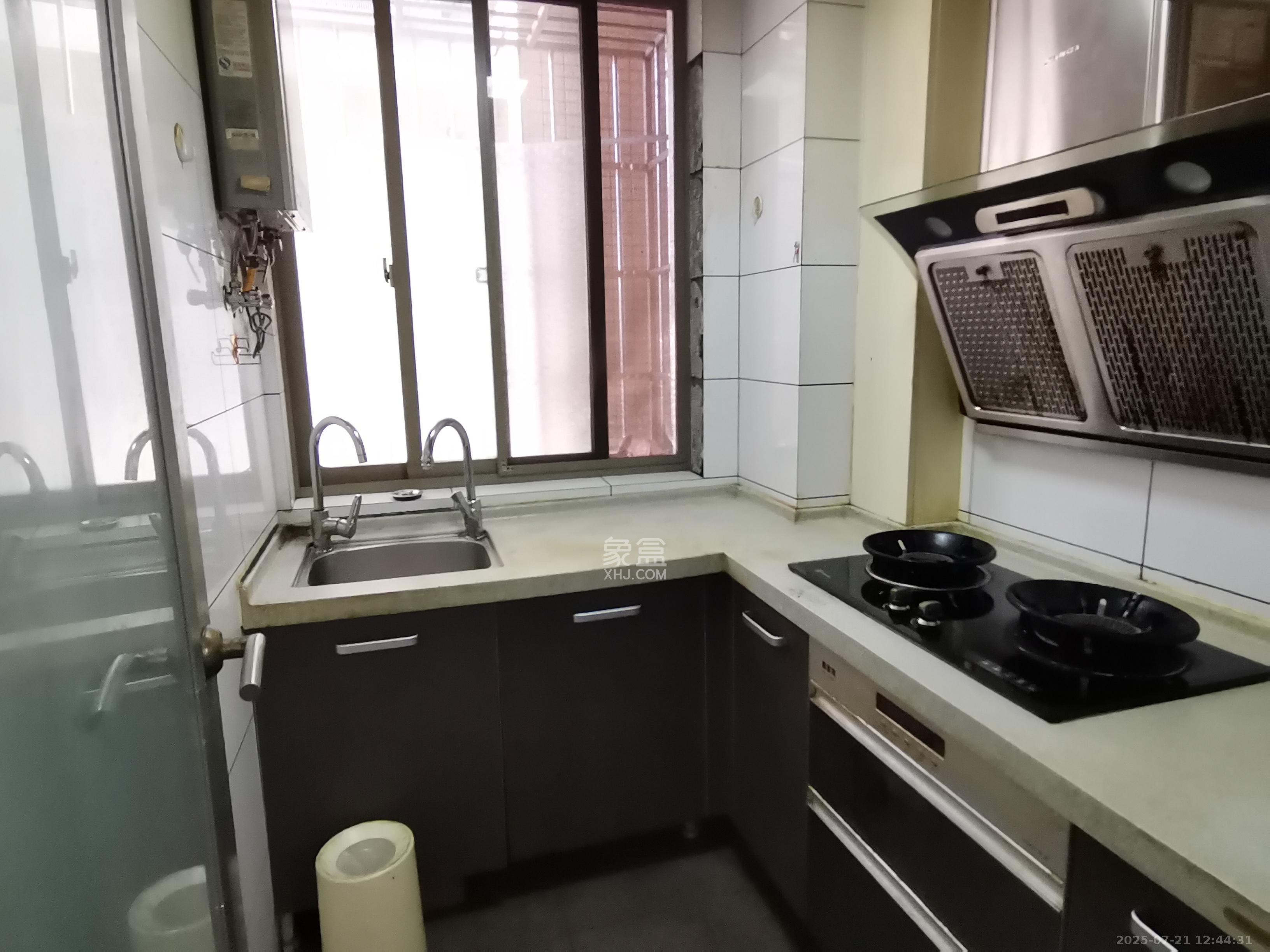 层上观邸 2室2厅1卫 2100.0元/月 层上观邸 2室2厅1卫 2100.0元/月室内图