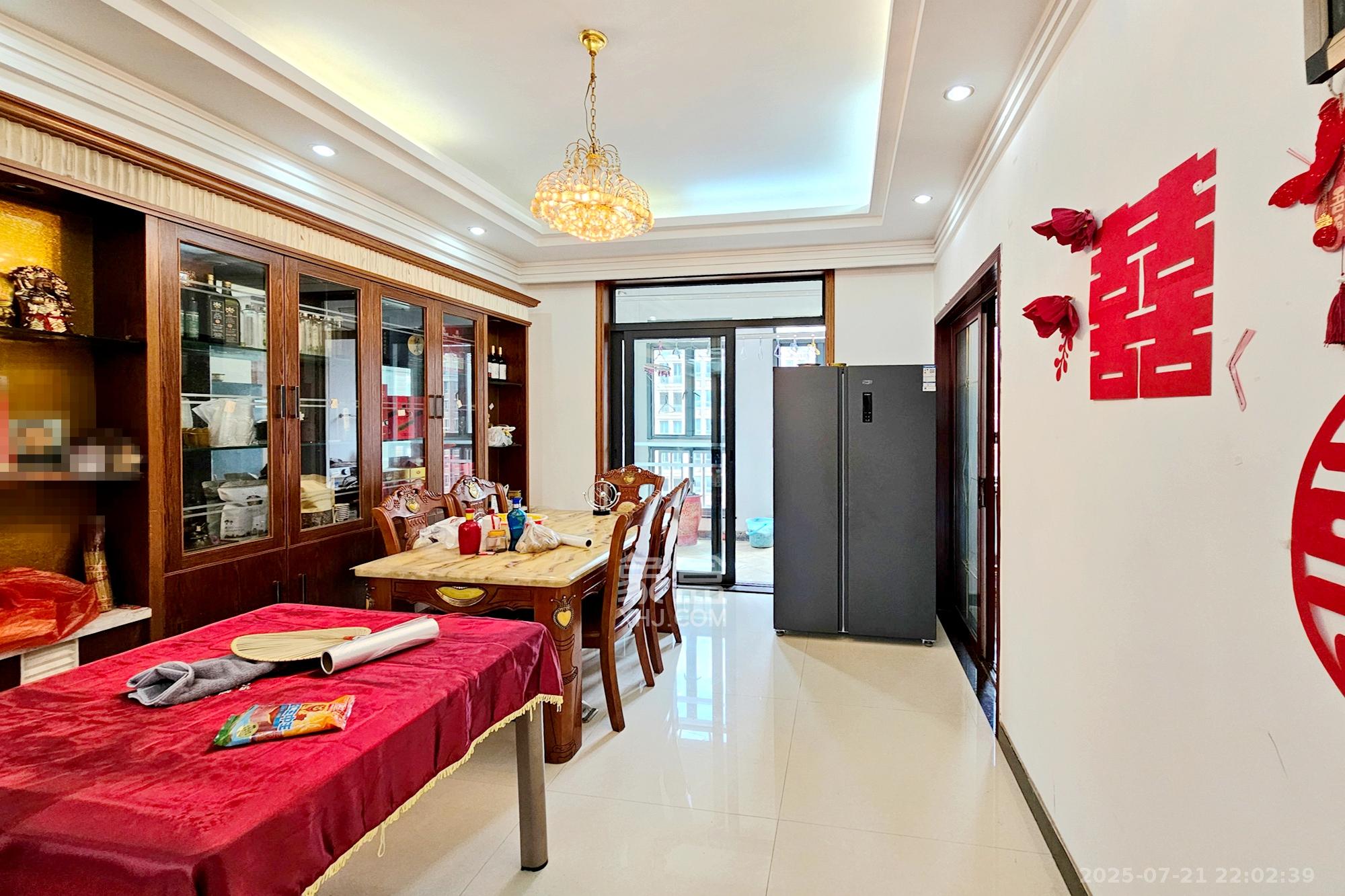 中隆国际御玺  4室2厅1卫    245.0万客厅