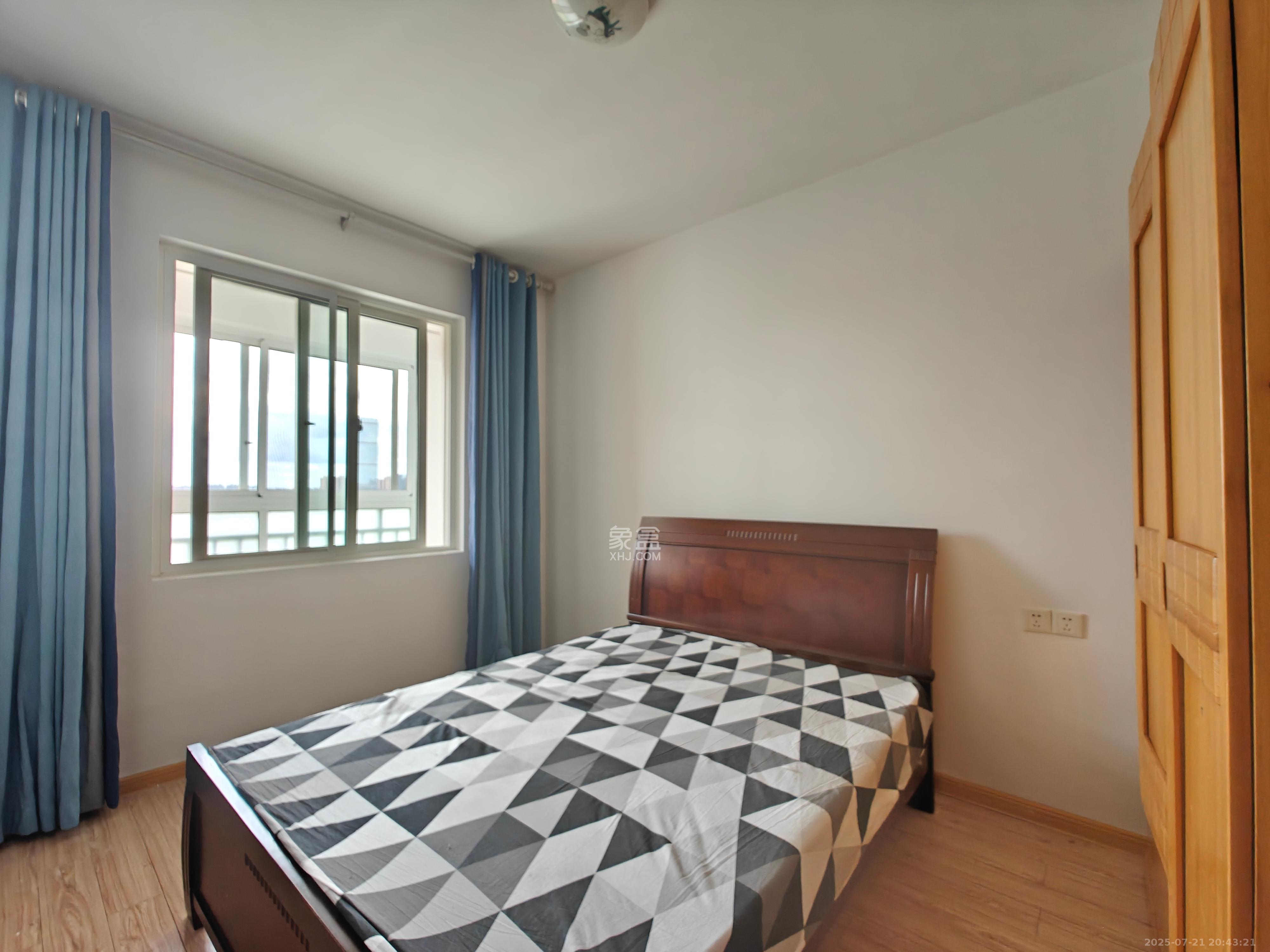 嘉盛华庭（一期、二期、三期）  4室2厅1卫    3200.0元/月室内图