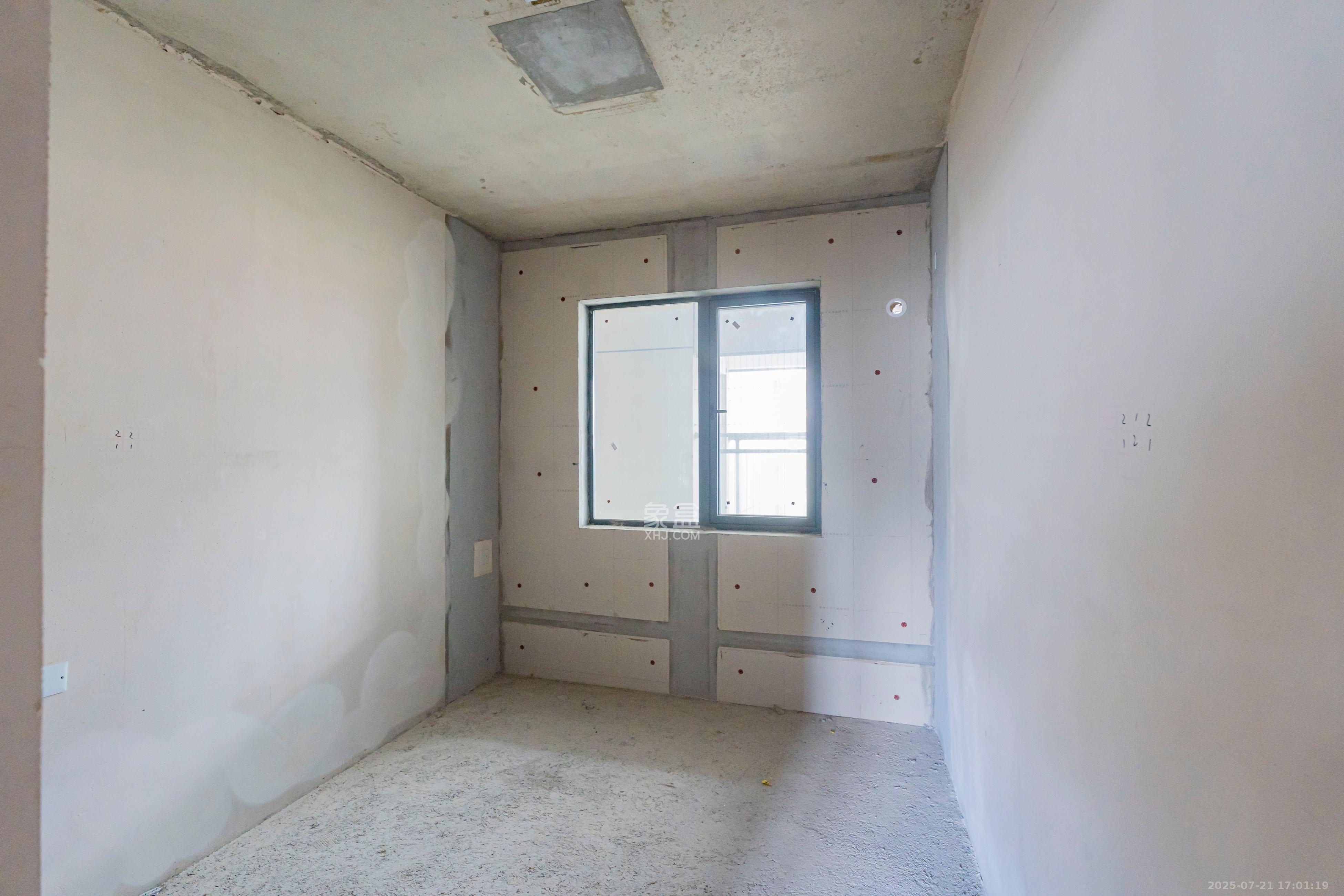 城发恒伟东风映1897  4室2厅2卫    200.0万 城发恒伟东风映1897  4室2厅2卫    200.0万卧室