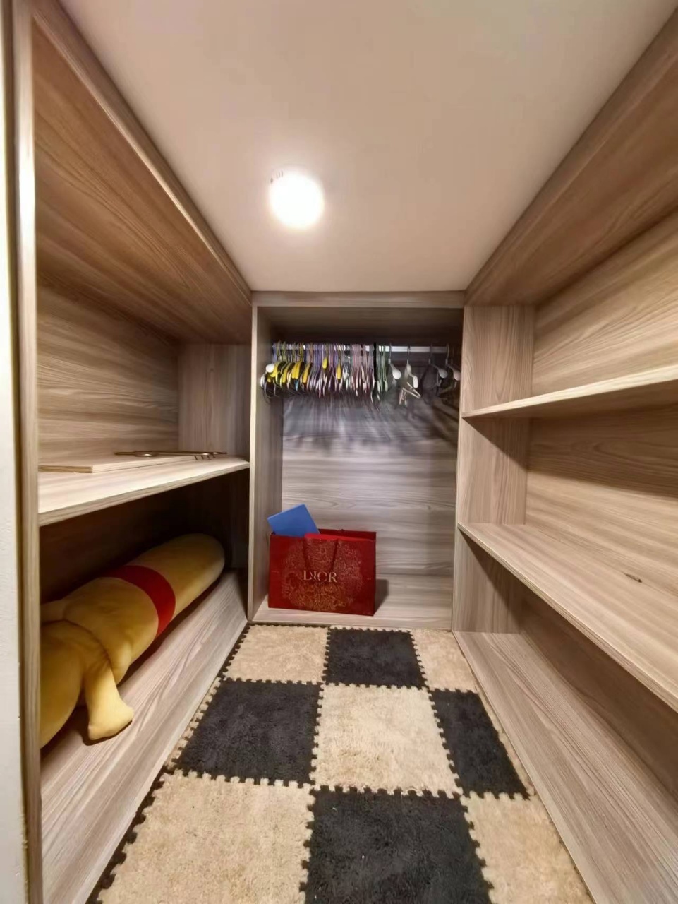 保利中央海岸三期熙园  1室1厅1卫    2000.0元/月 保利中央海岸三期熙园  1室1厅1卫    2000.0元/月室内图