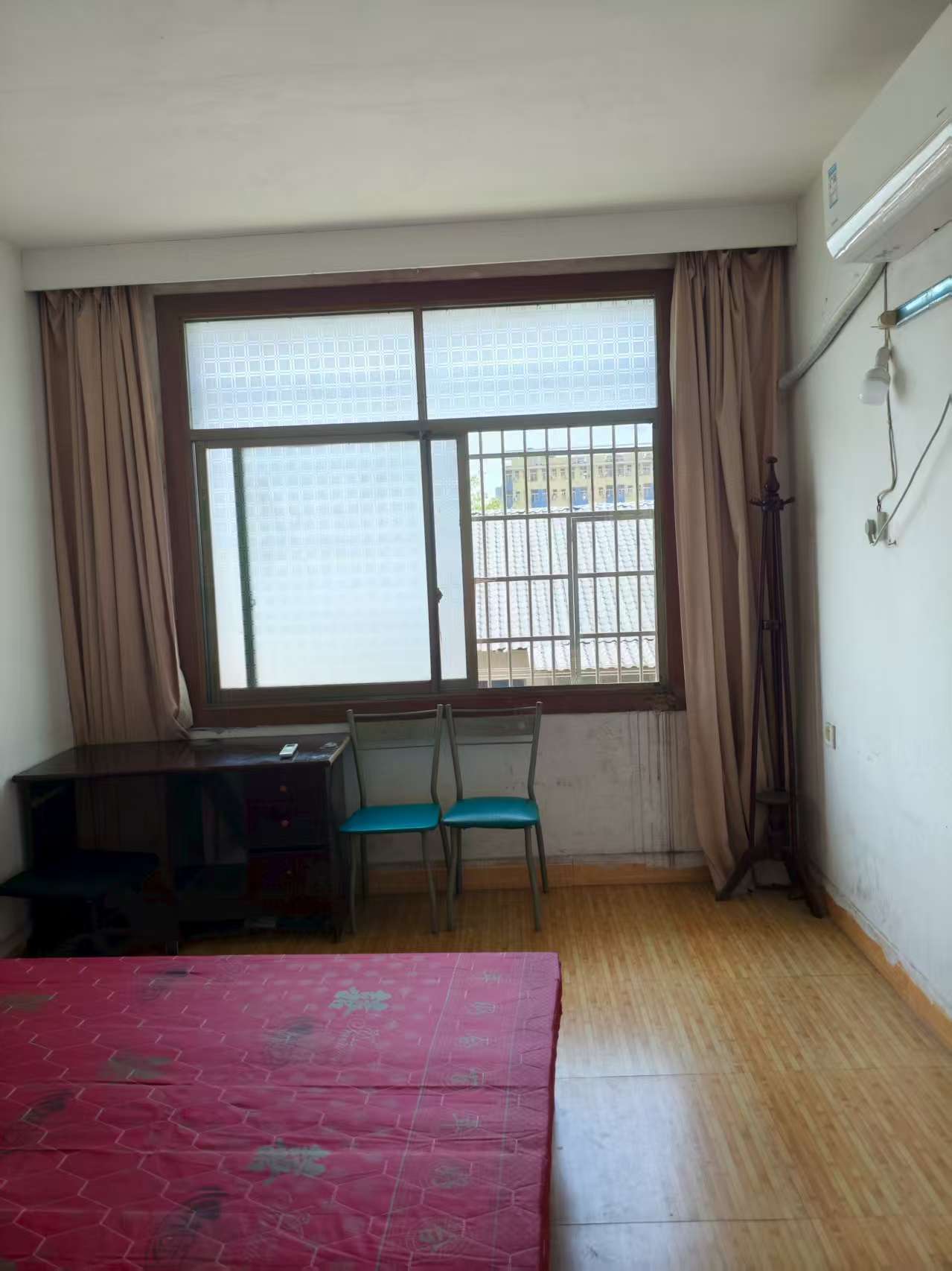 二中家属楼  4室2厅1卫    1000.0元/月 二中家属楼  4室2厅1卫    1000.0元/月室内图