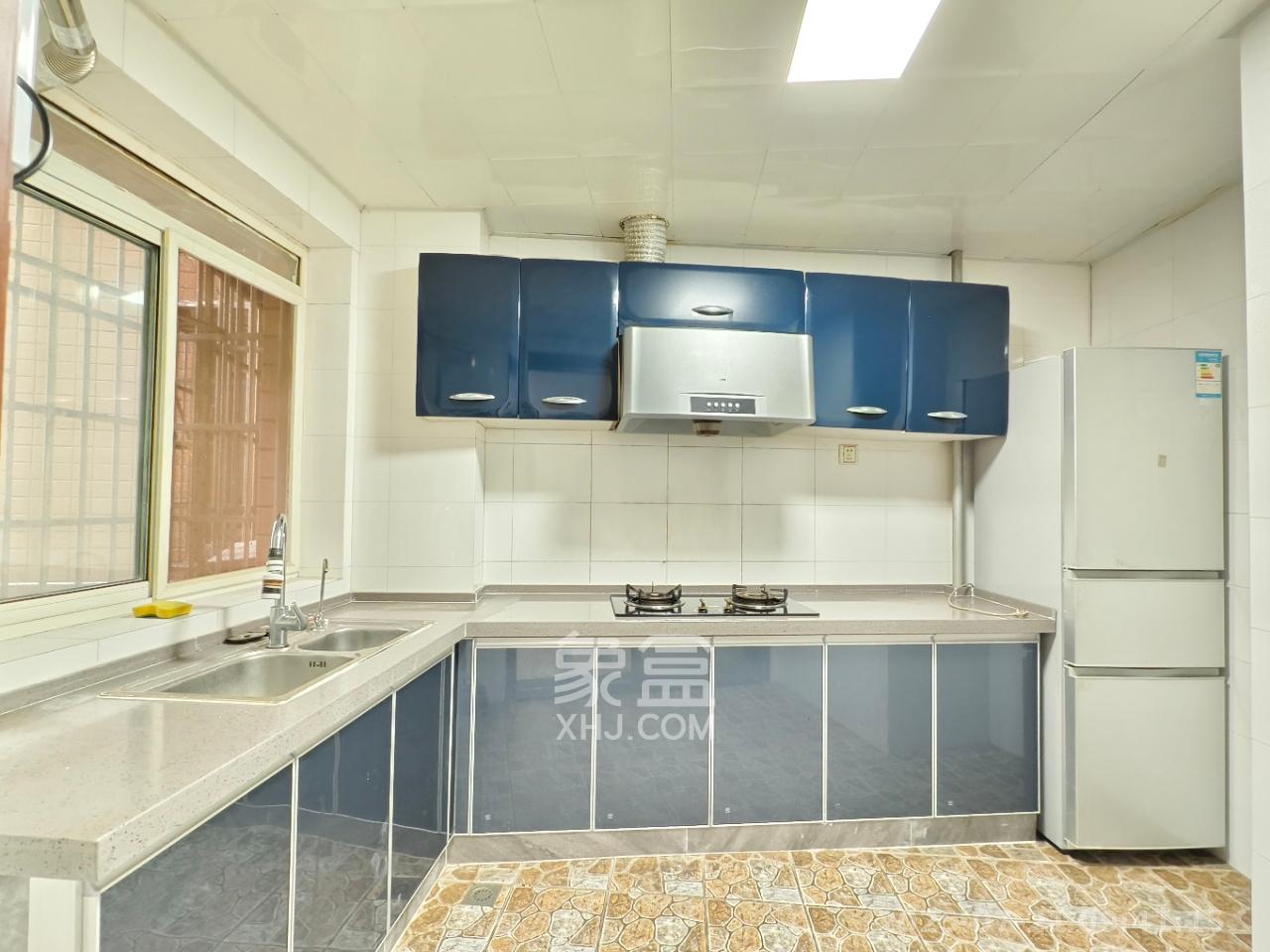 金色山庄  2室2厅1卫    2400.0元/月 金色山庄  2室2厅1卫    2400.0元/月室内图