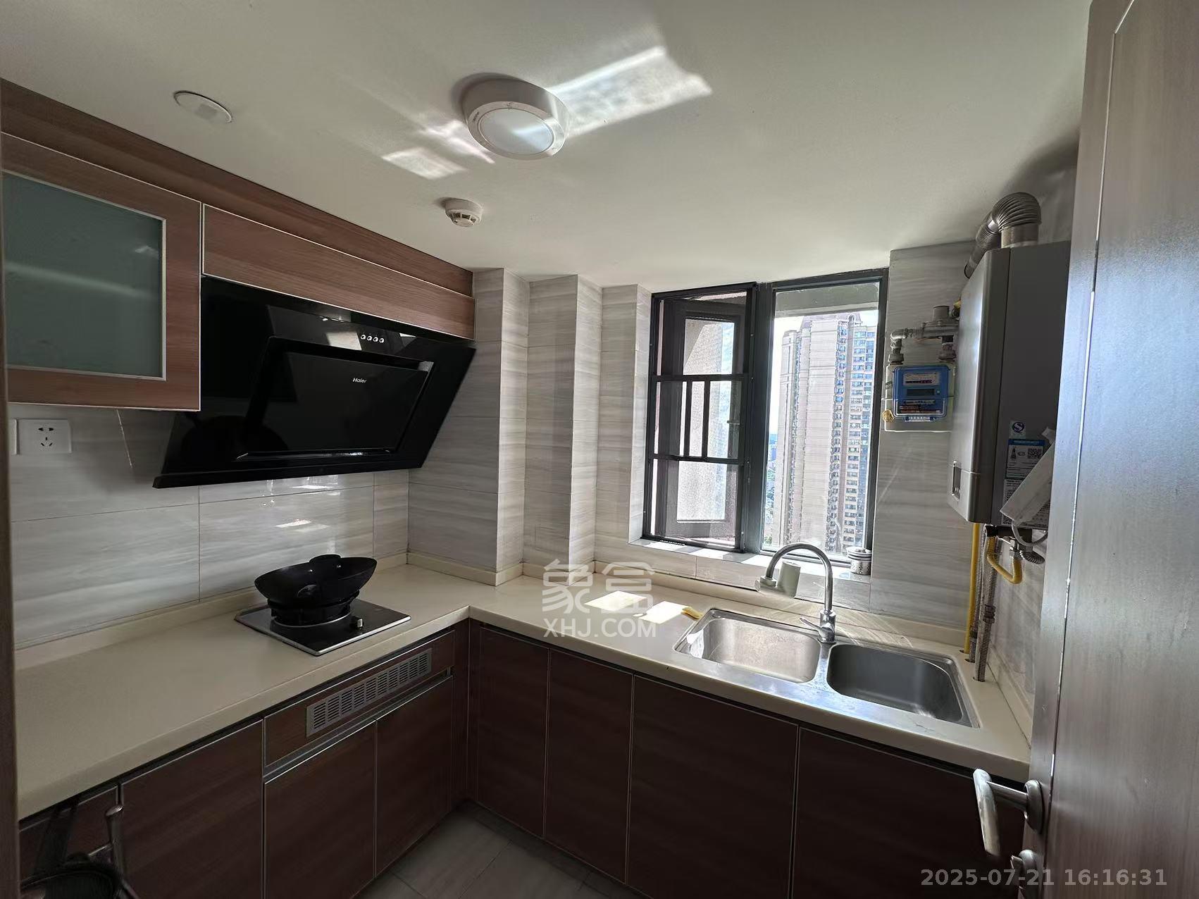 恒大翡翠华庭 3室2厅2卫 2000.0元/月 恒大翡翠华庭 3室2厅2卫 2000.0元/月室内图