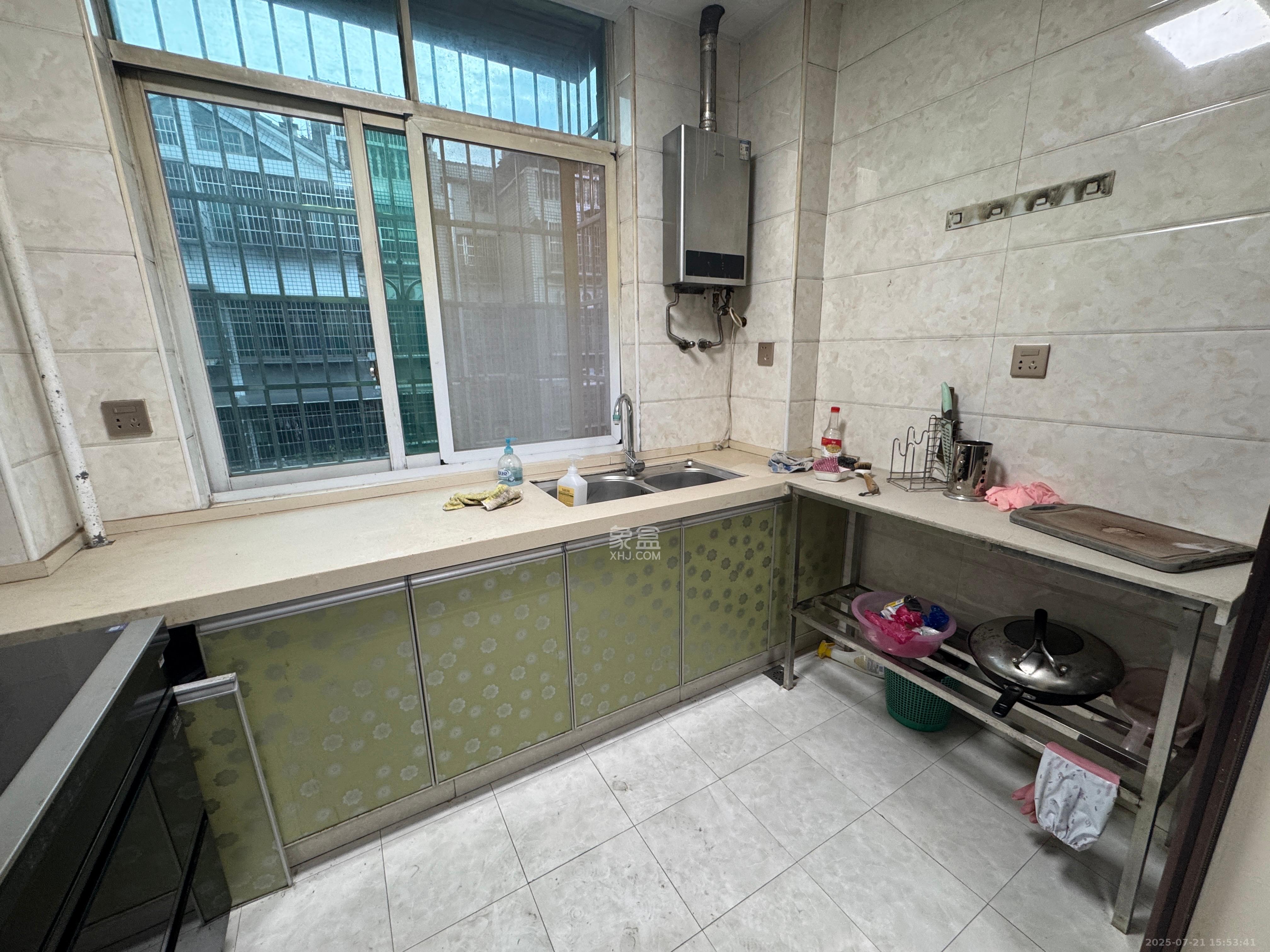 兴联母山小区 3室2厅1卫 1300.0元/月 兴联母山小区 3室2厅1卫 1300.0元/月室内图