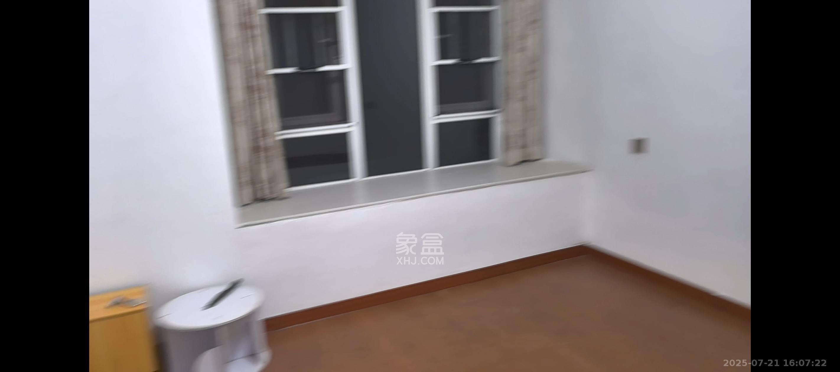 金地格林公馆  3室2厅2卫   2600.00元/月室内图