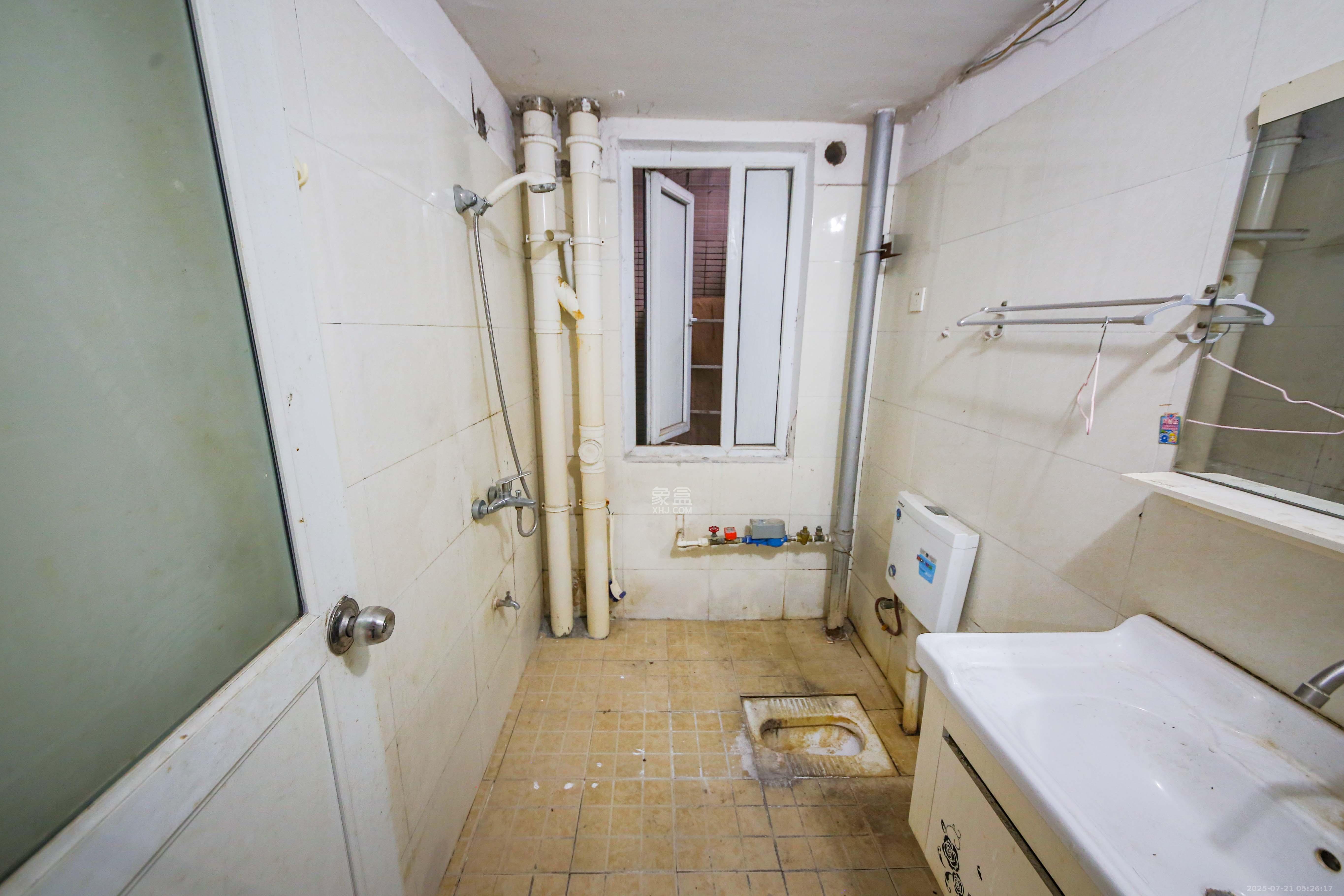 长城雅苑 3室2厅1卫 76.0万 长城雅苑 3室2厅1卫 76.0万卫生间