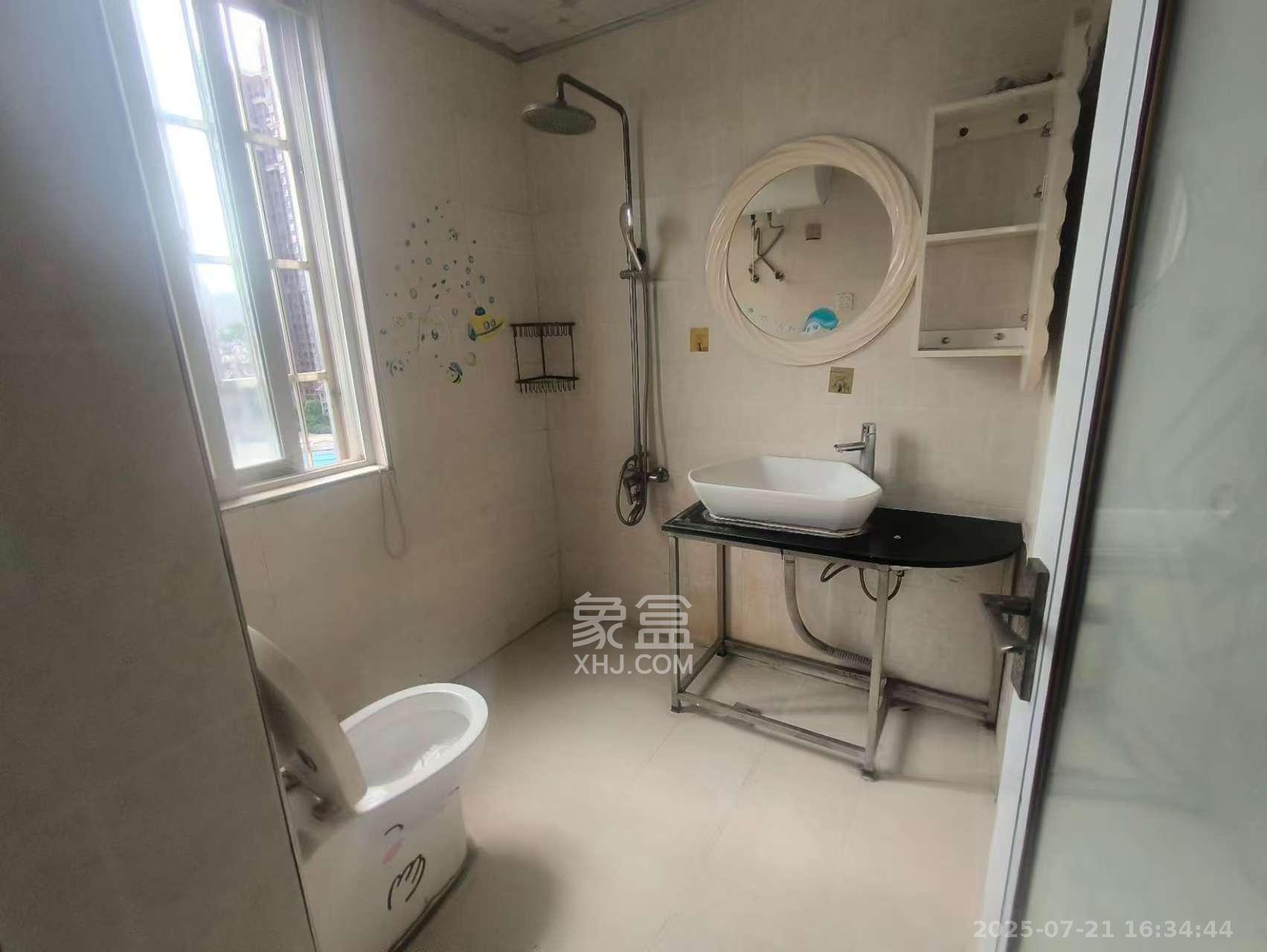 恒丰天湘华庭  3室2厅2卫   2000.00元/月室内图