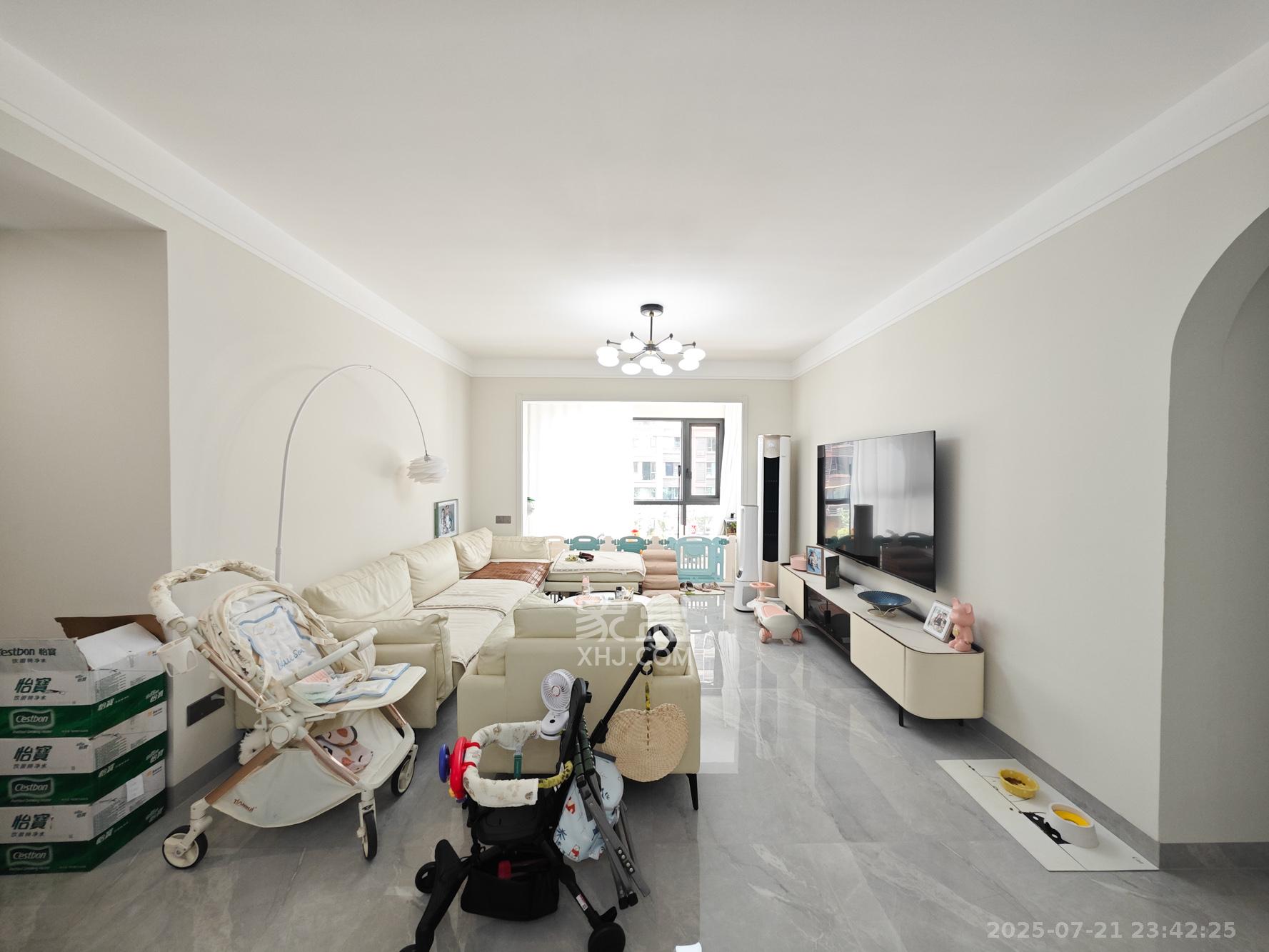 长房明宸府 3室2厅2卫 110.0万 长房明宸府 3室2厅2卫 110.0万客厅