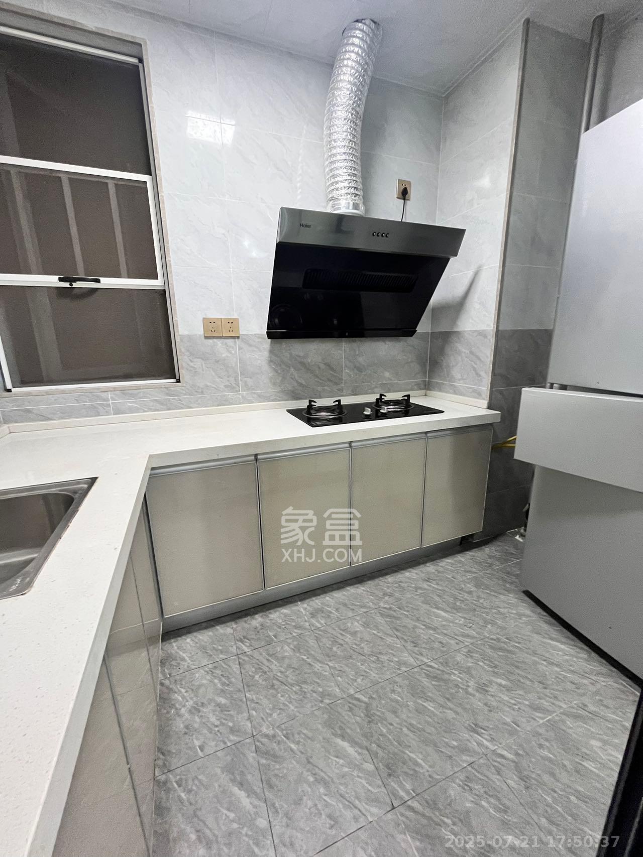 绿地新都会  3室2厅1卫    2100.0元/月 绿地新都会  3室2厅1卫    2100.0元/月室内图